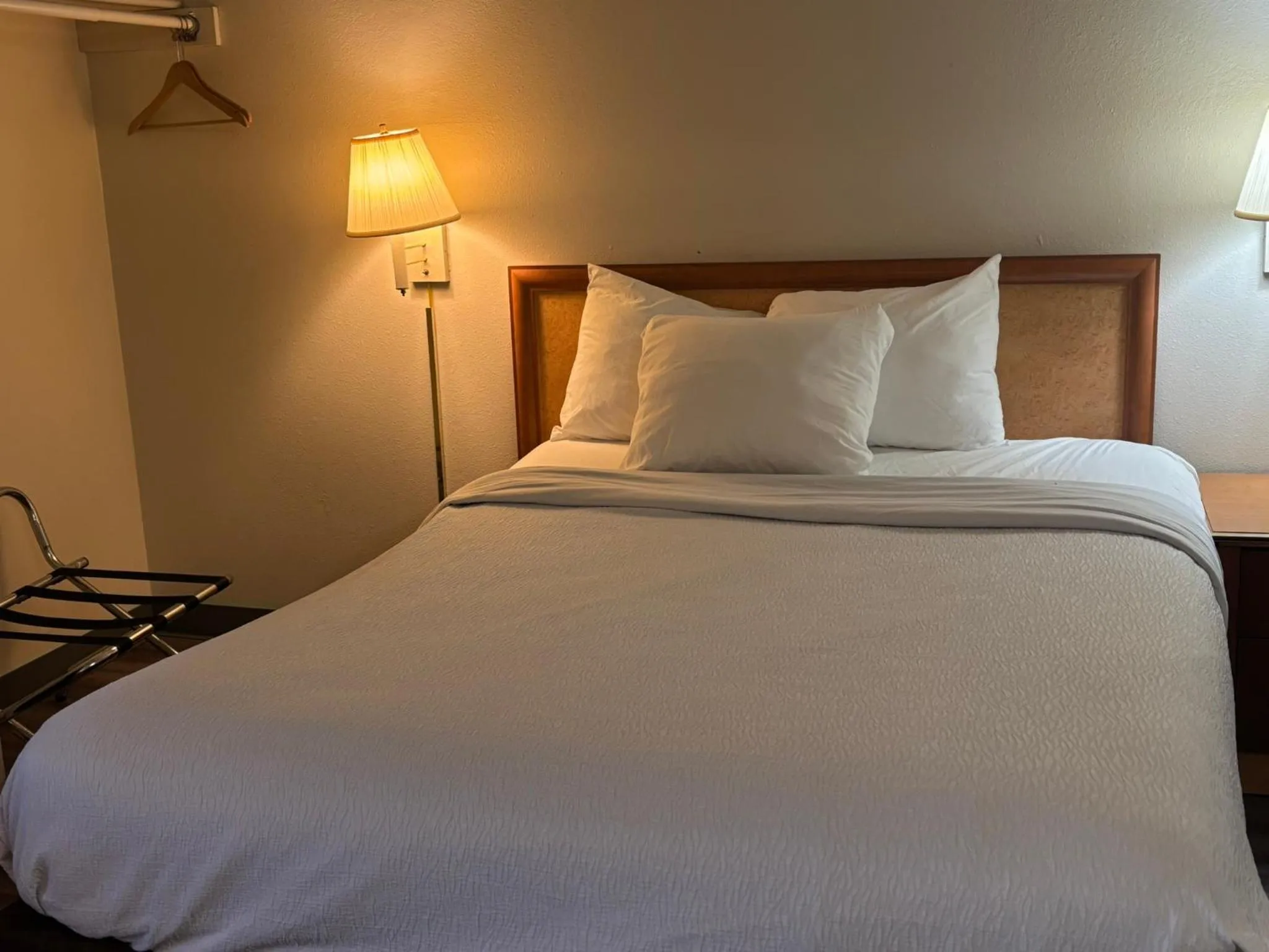 Bed in Skyway Inn - Seatac