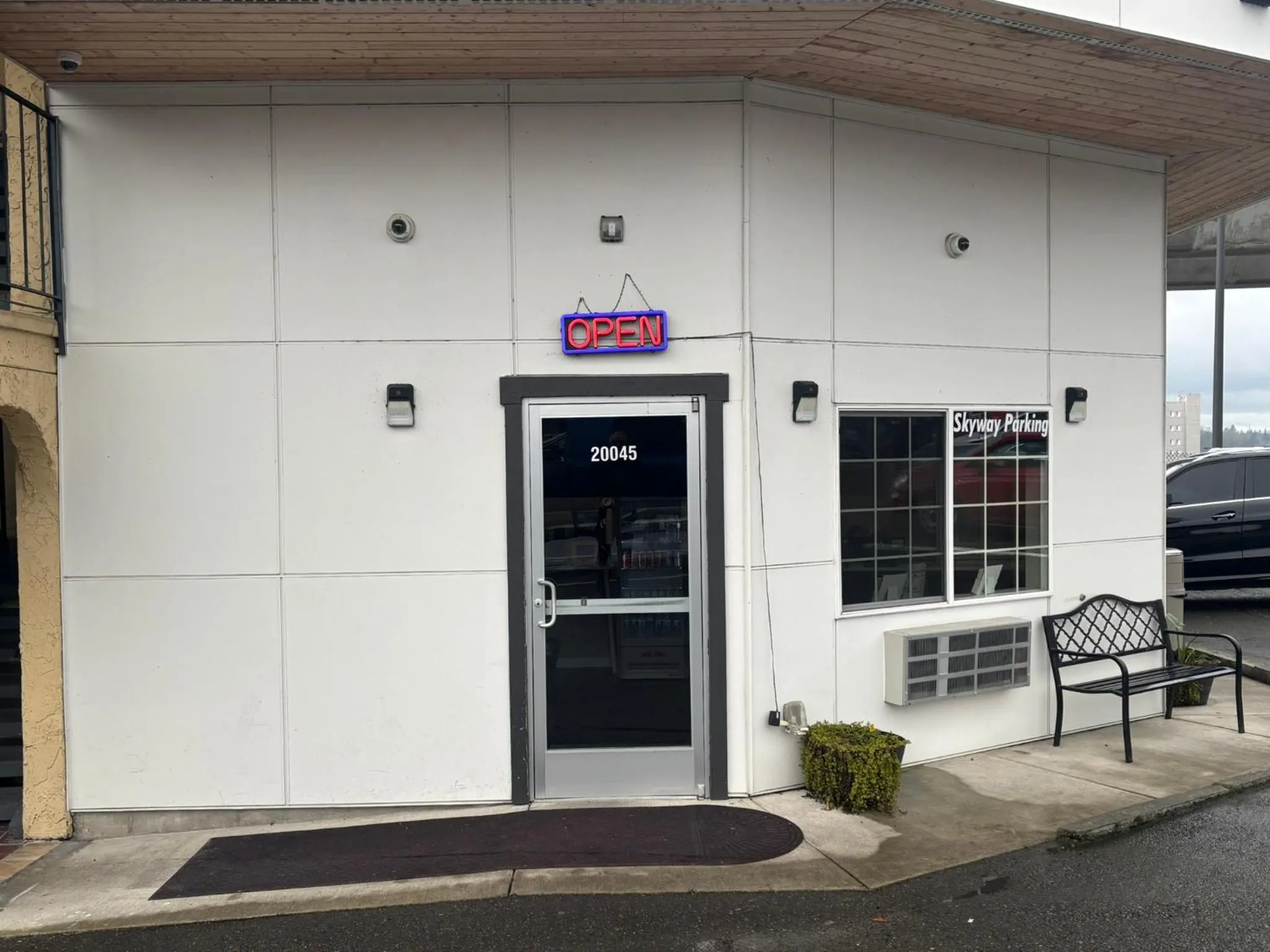 Property building in Skyway Inn - Seatac