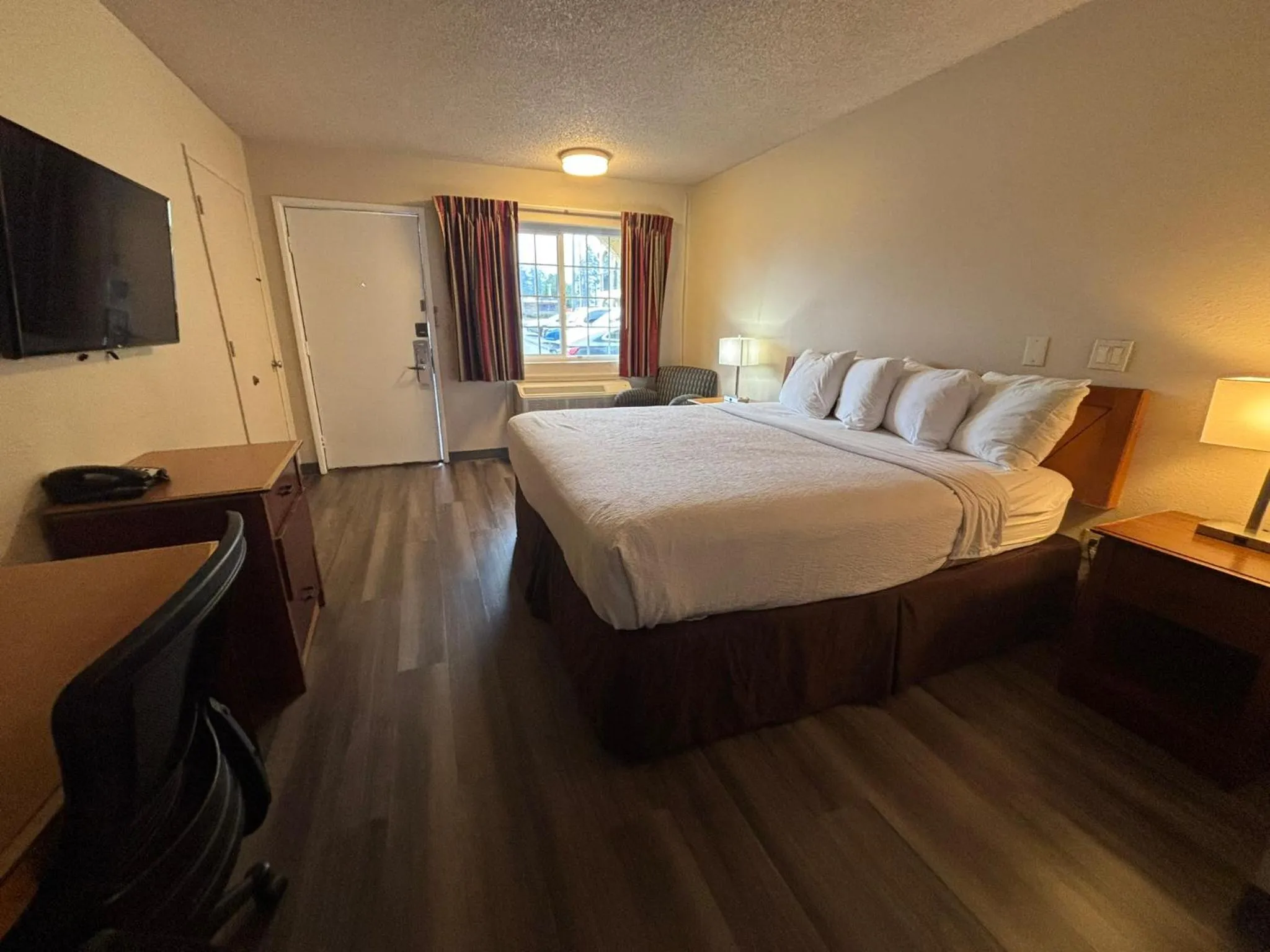 Bed in Skyway Inn - Seatac