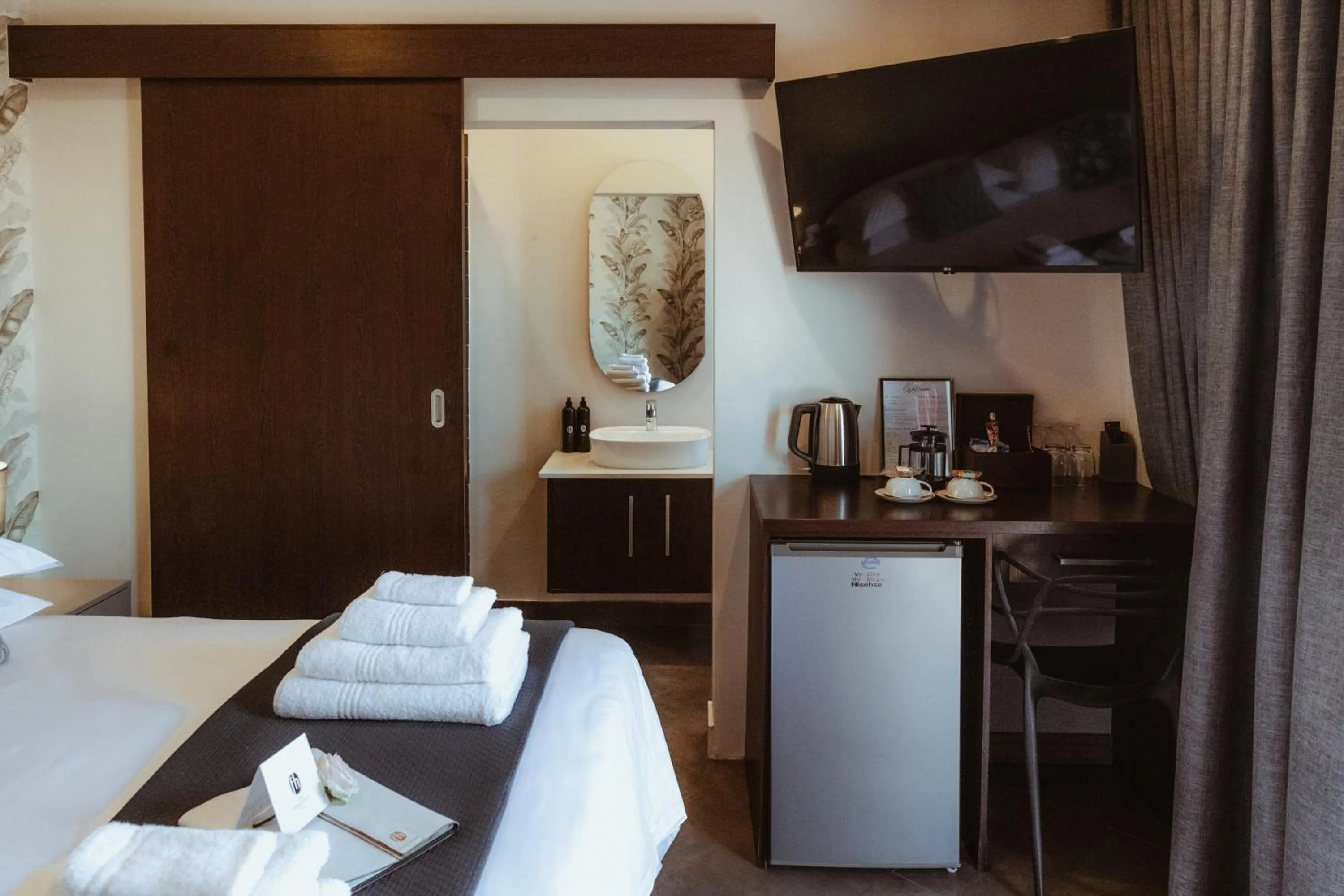 Bed in The Feather Hill Boutique Hotel