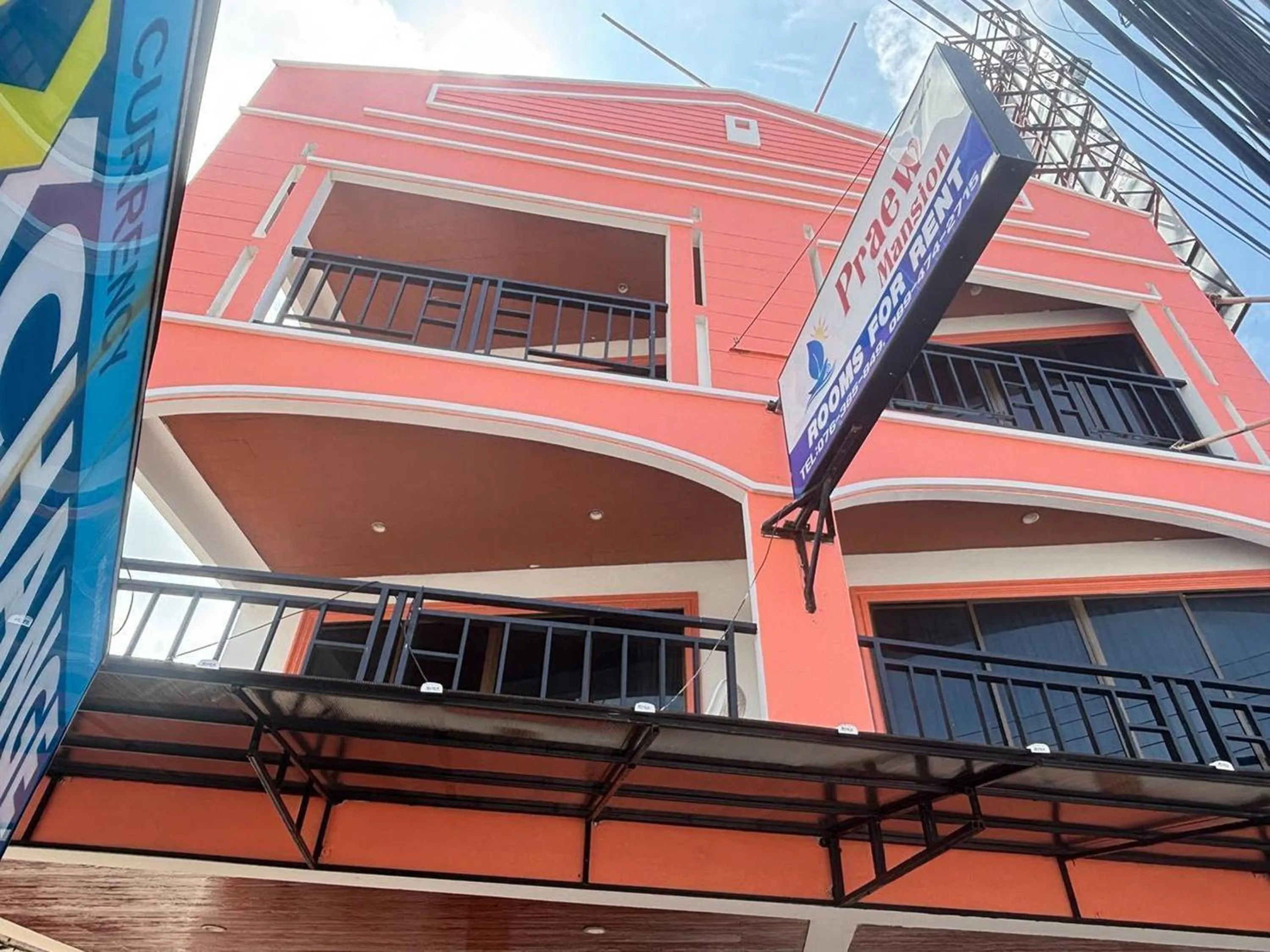 Property building in Praew Mansion