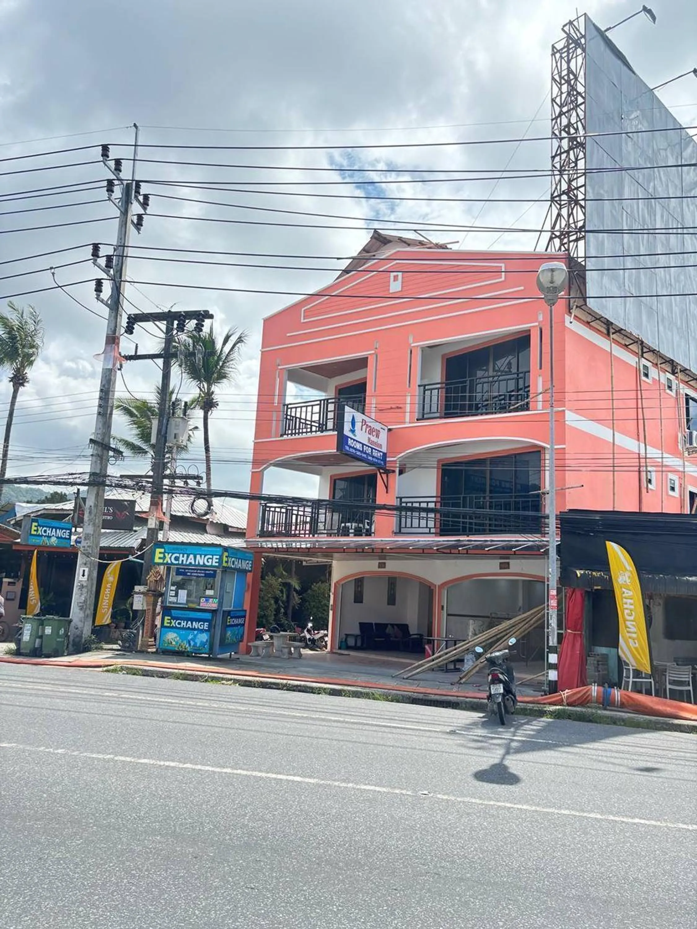 Property building in Praew Mansion