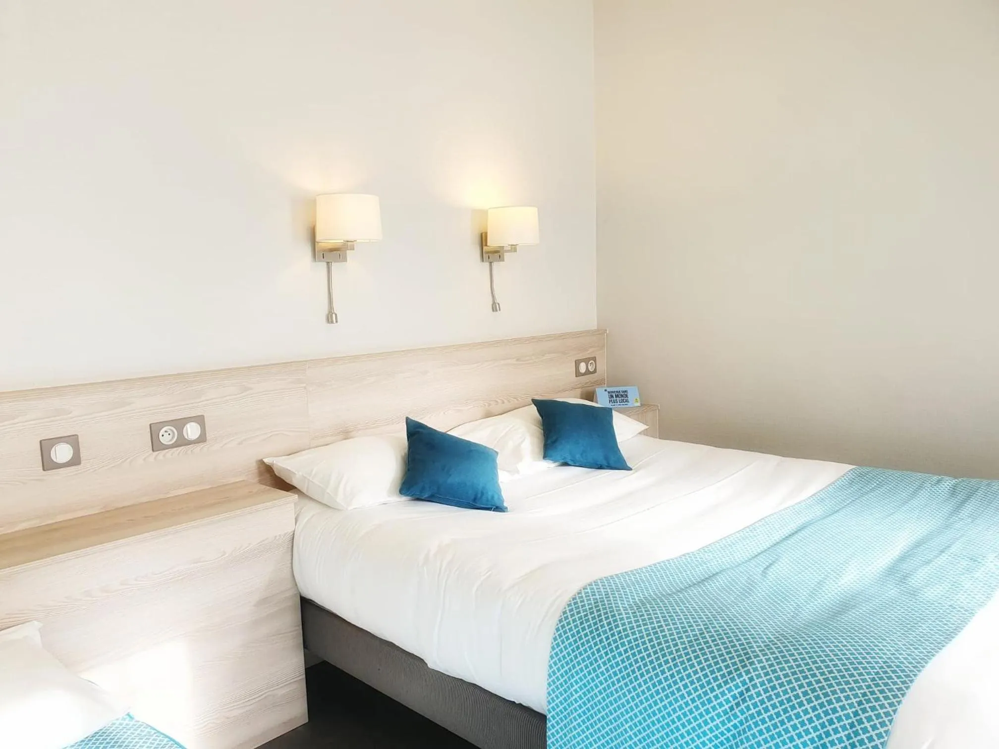 Bed in Hostellerie De Bretonnière - Groupe Logis Hotels