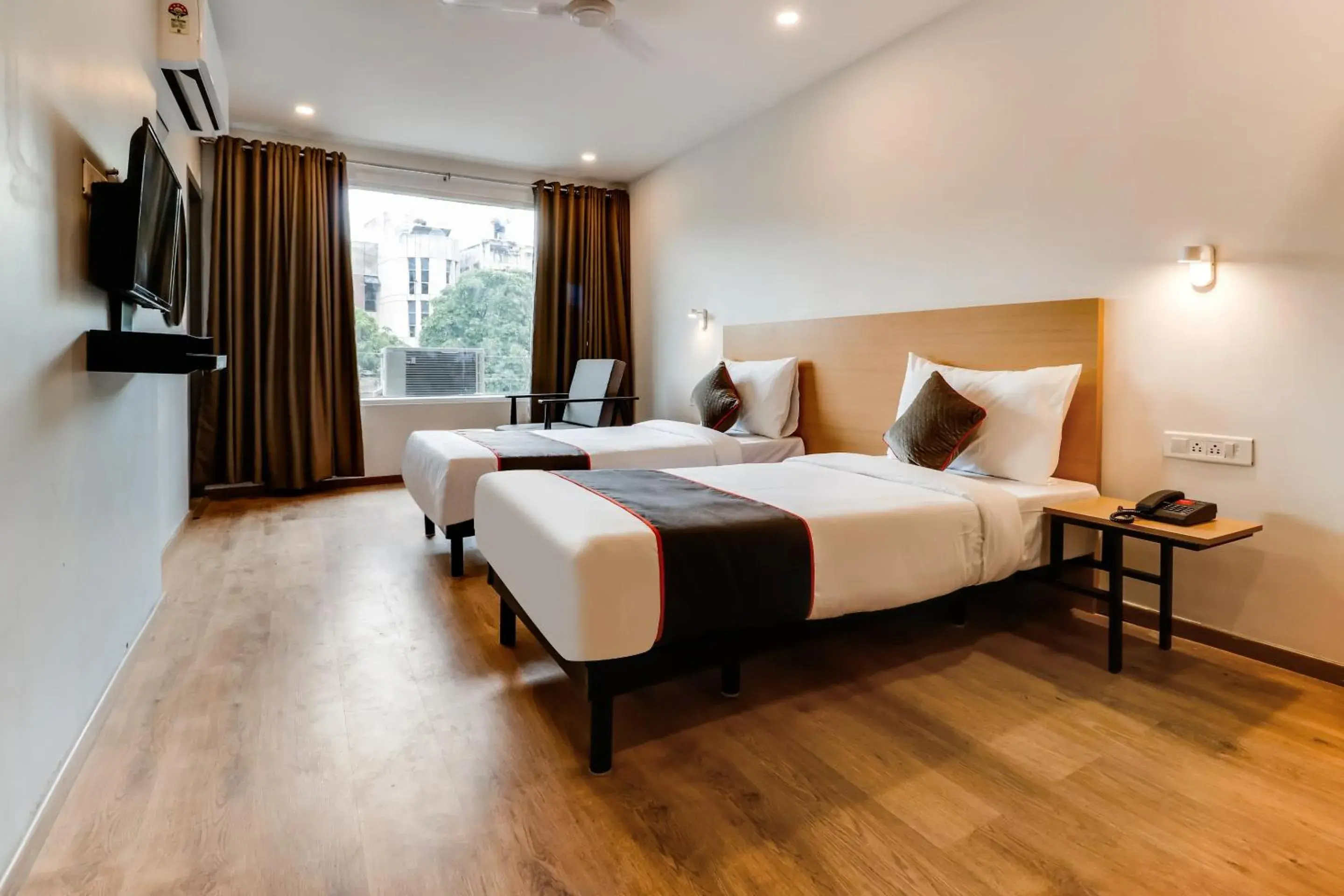 Standard Double Room - single occupancy in Super Townhouse Gandhi Hall Standard Double Room - single occupancy in Super Townhouse Gandhi Hall