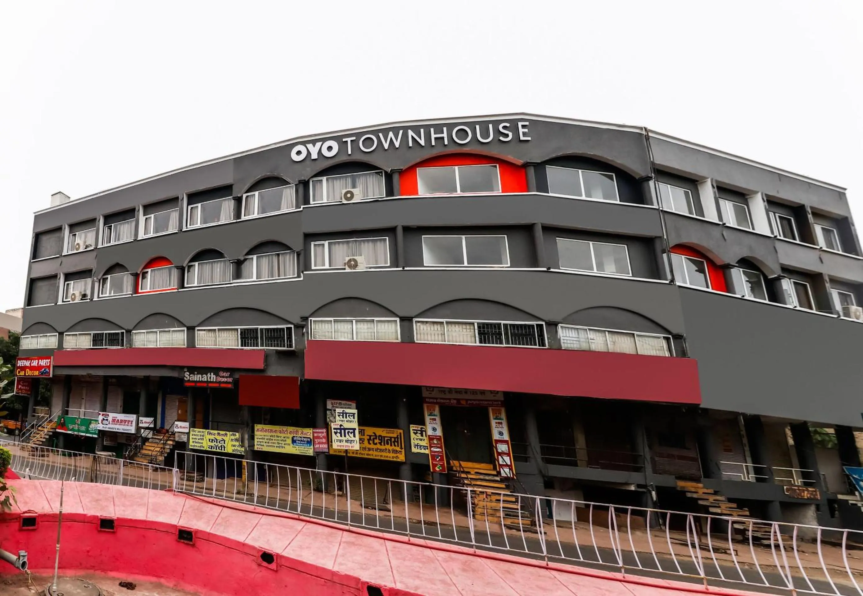 Facade/entrance in Super Townhouse Gandhi Hall