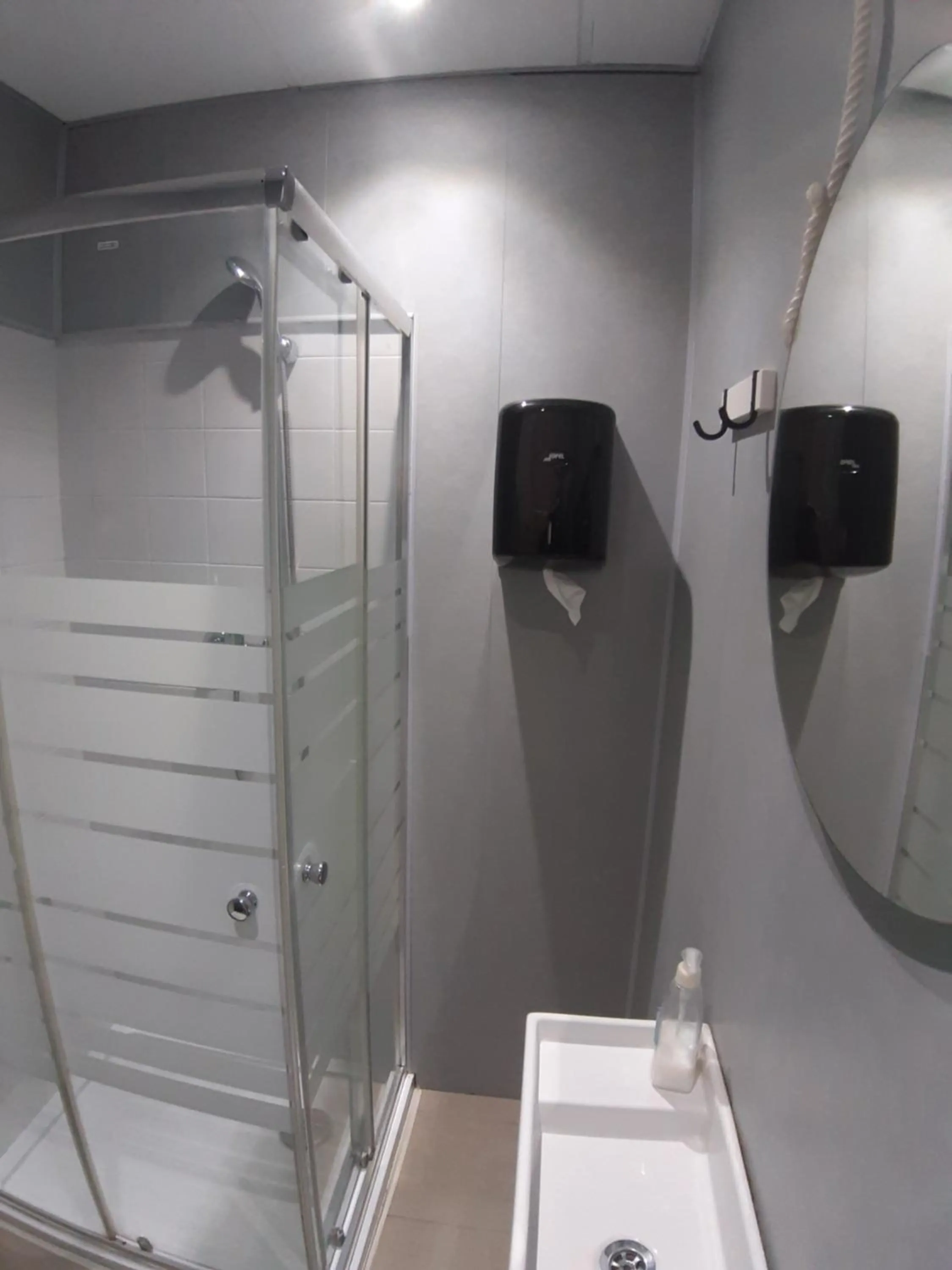 Bathroom in Granada Old Town Hostel