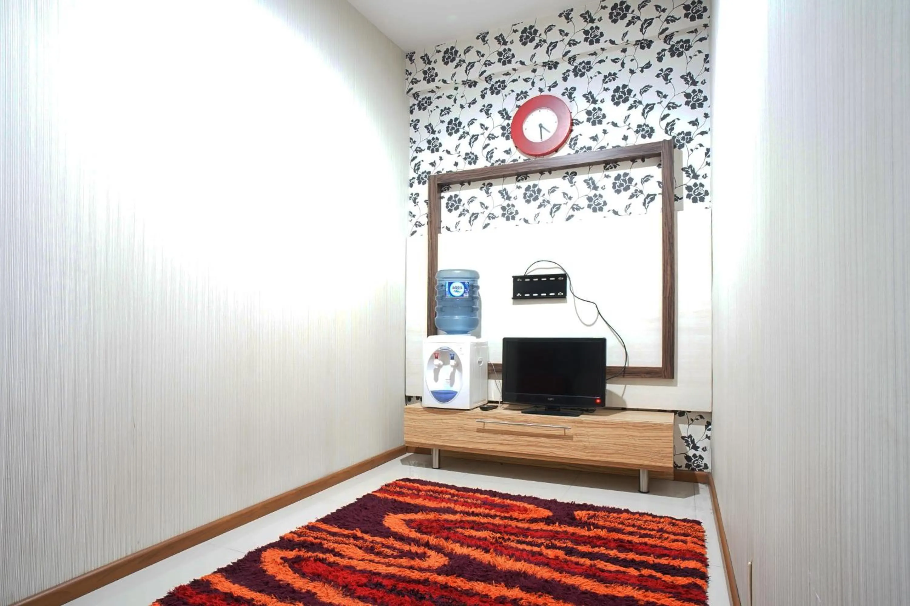 TV and multimedia in Kamarku Apartment at The Edge