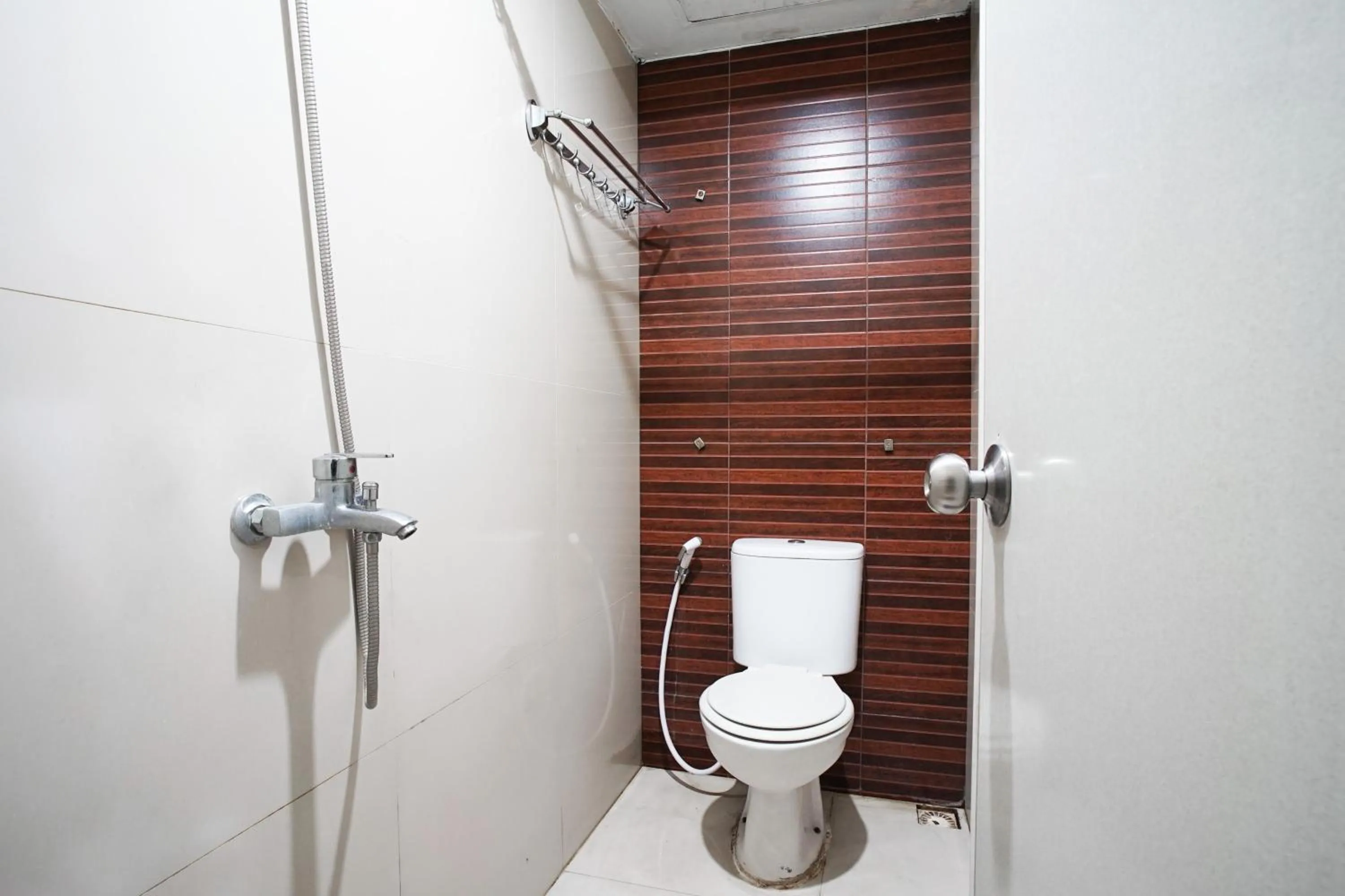 Bathroom in Kamarku Apartment at The Edge