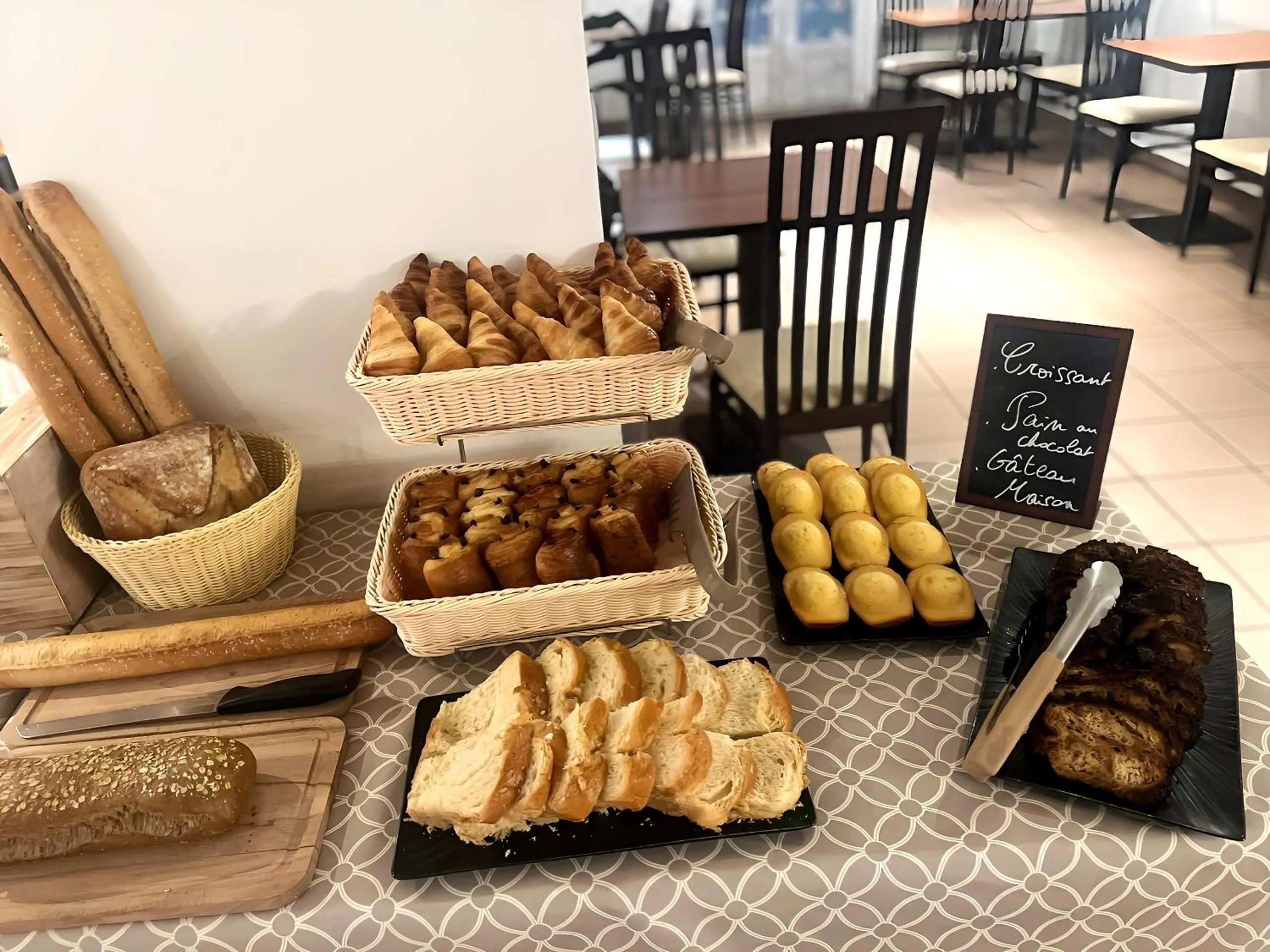 Buffet breakfast in BRIT HOTEL Le Lion d'Or CHINON