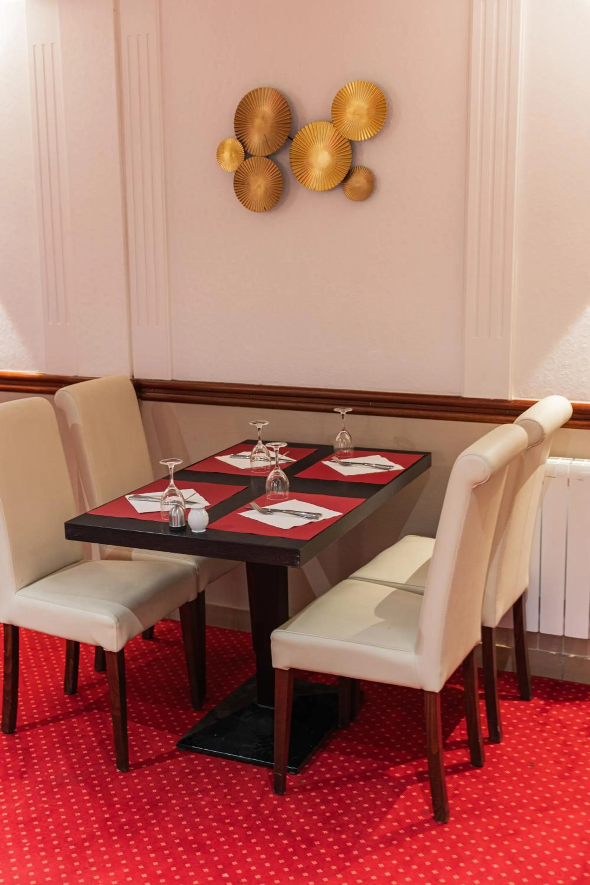 Restaurant/places to eat in BRIT HOTEL Le Lion d'Or CHINON