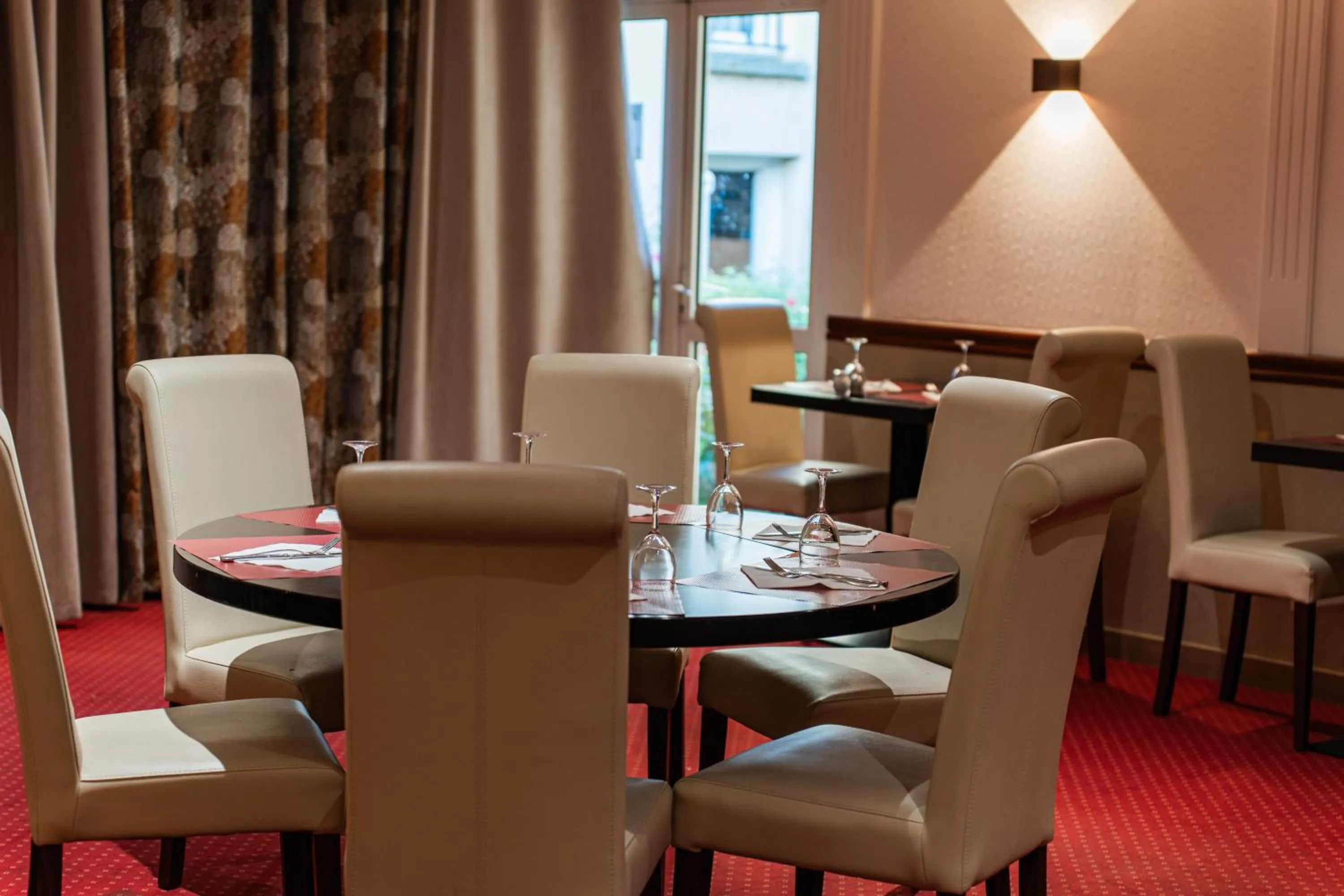 Restaurant/places to eat in BRIT HOTEL Le Lion d'Or CHINON