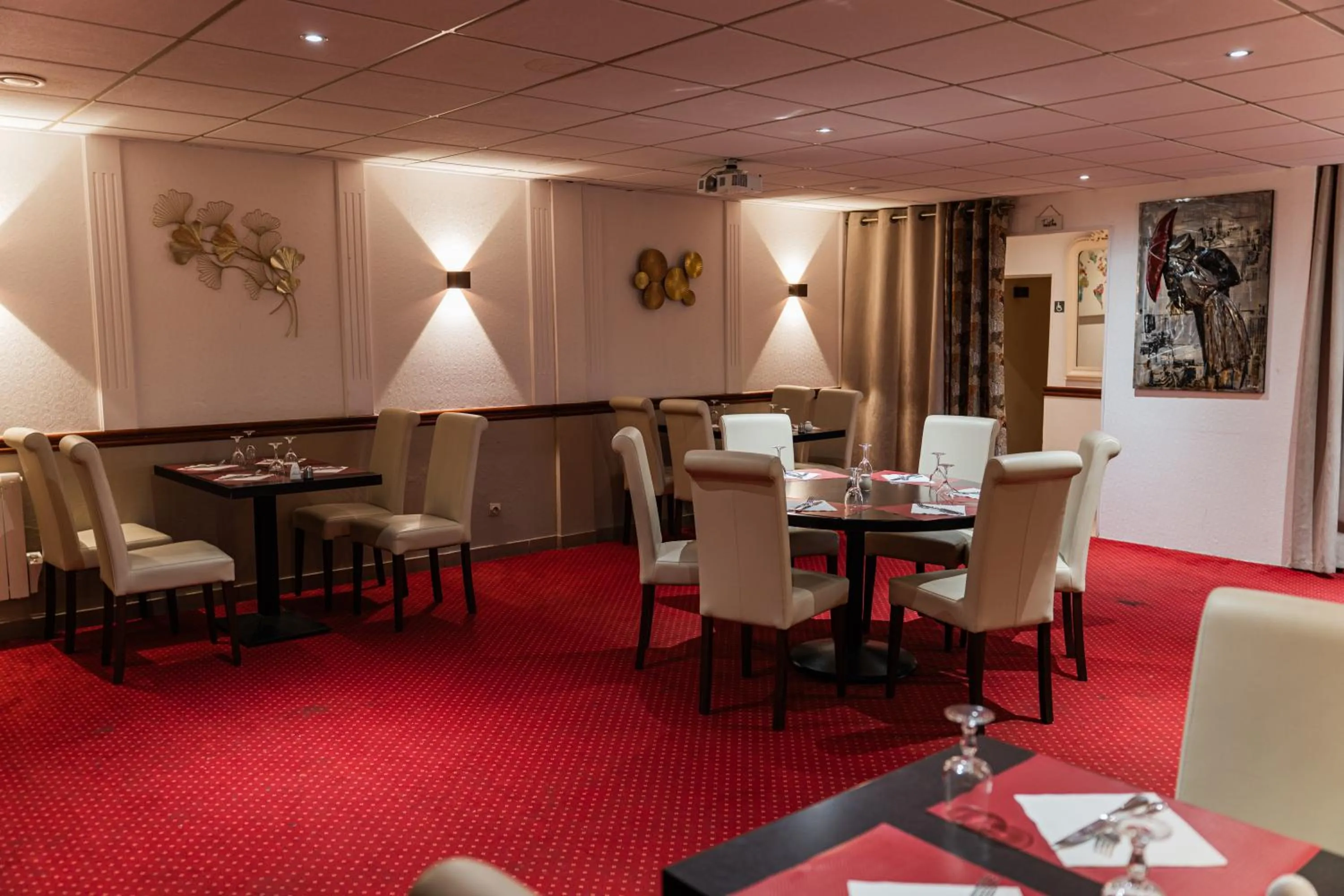 Restaurant/places to eat in BRIT HOTEL Le Lion d'Or CHINON