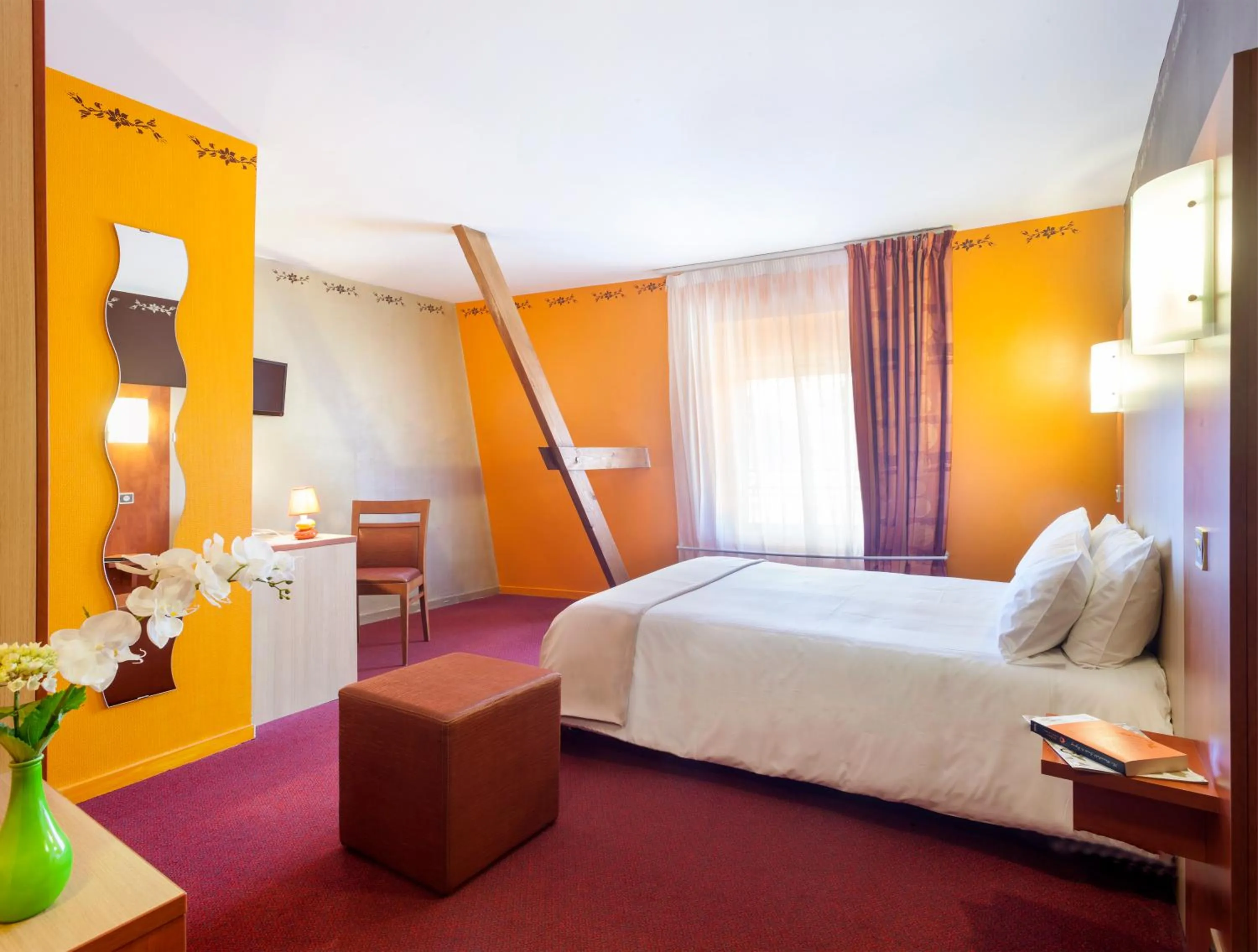Photo of the whole room, Bed in BRIT HOTEL Le Lion d'Or CHINON