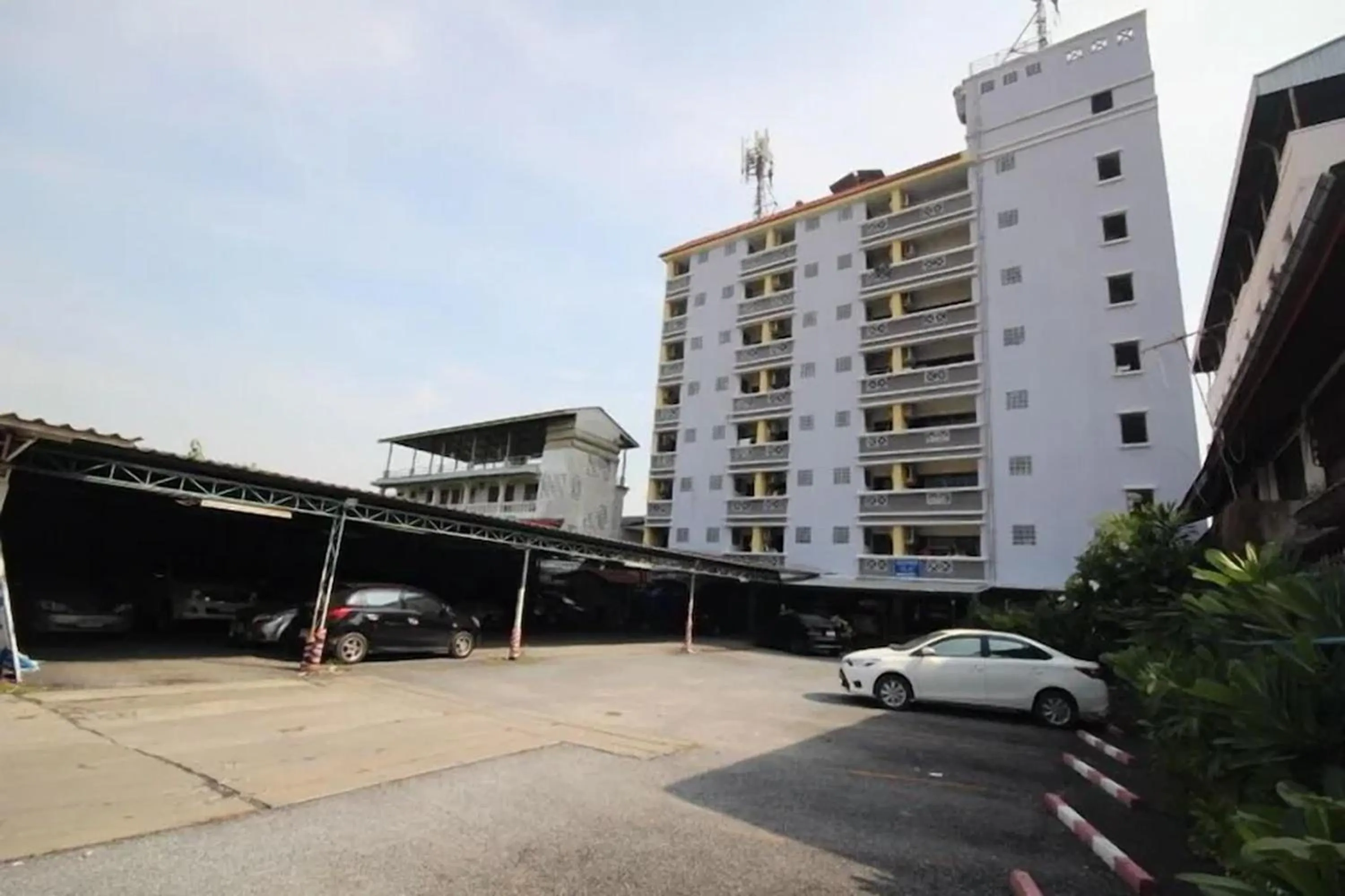 Property building in Sakun Place