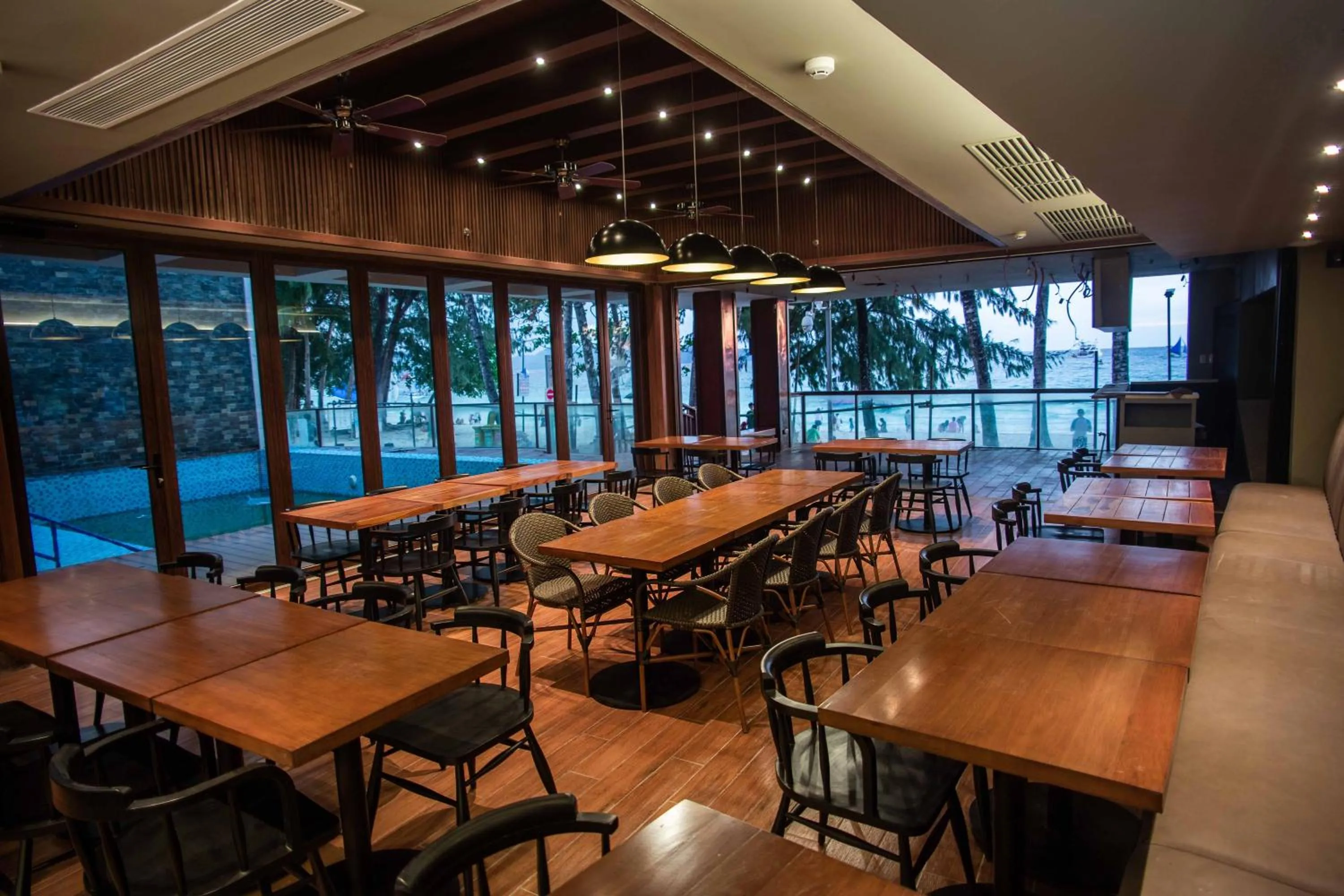 Restaurant/places to eat in Mandarin White Sand Boracay