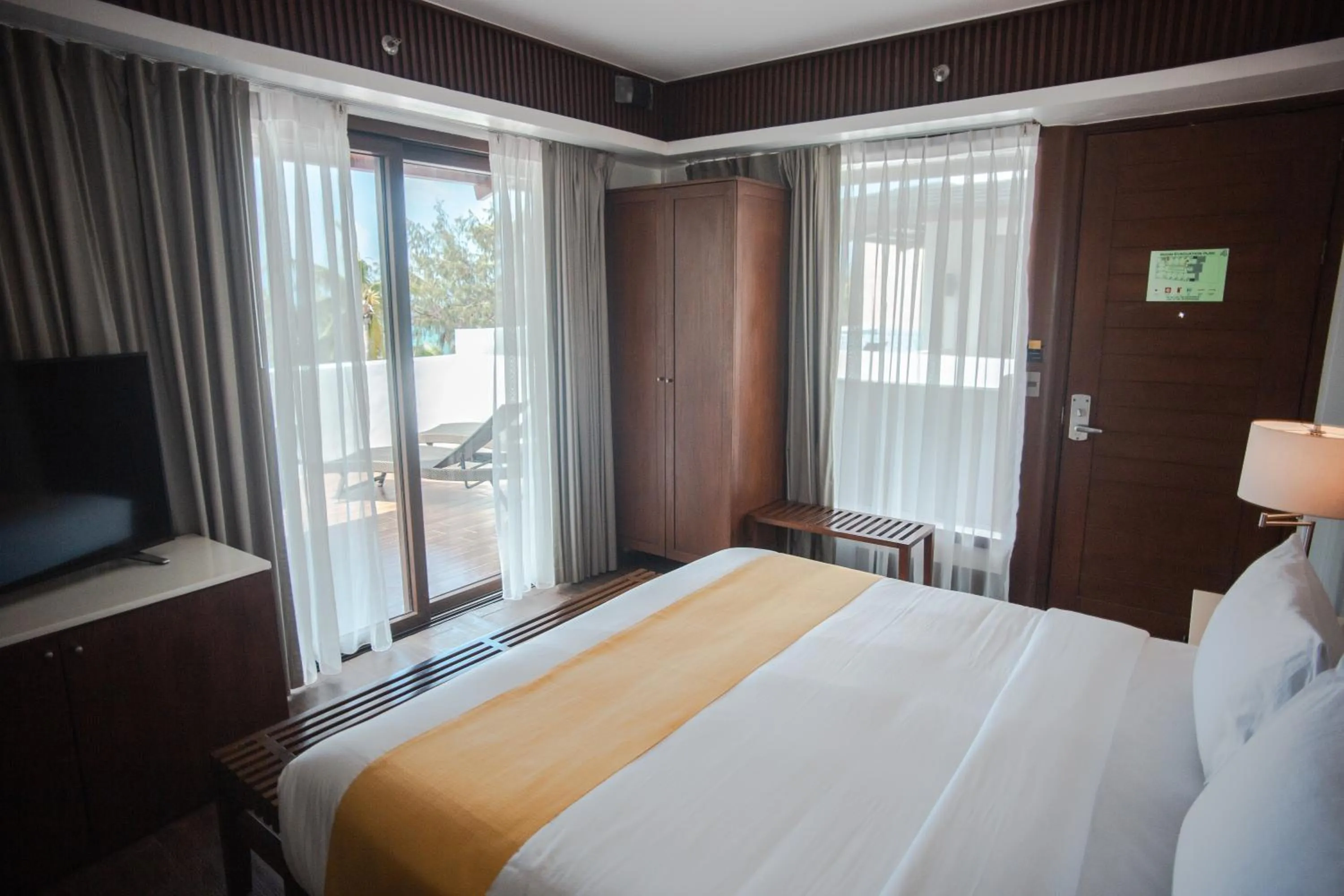 Bed in Mandarin White Sand Boracay