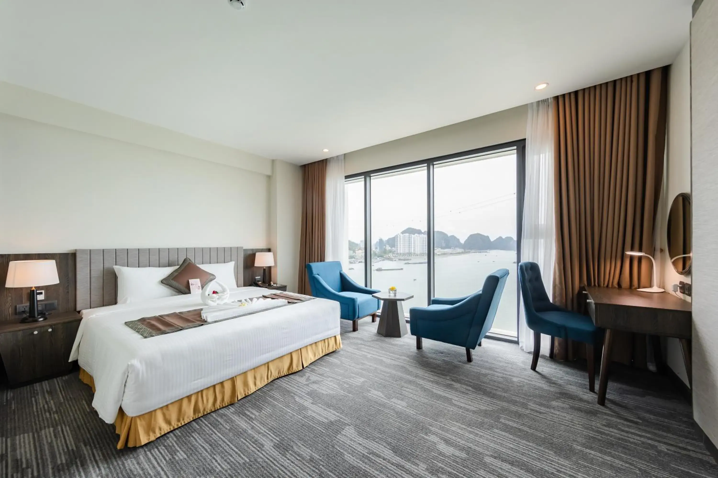 King Room with Sea View in Muong Thanh Grand Bai Chay King Room with Sea View in Muong Thanh Grand Bai Chay