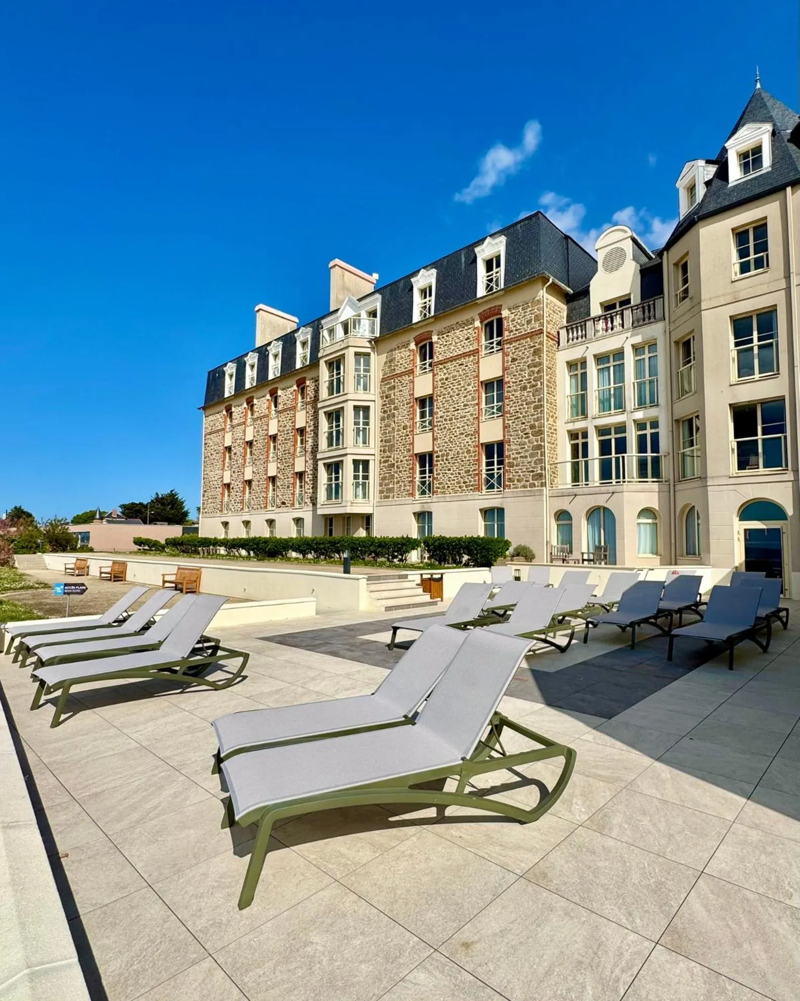 Patio in Residence Reine Marine