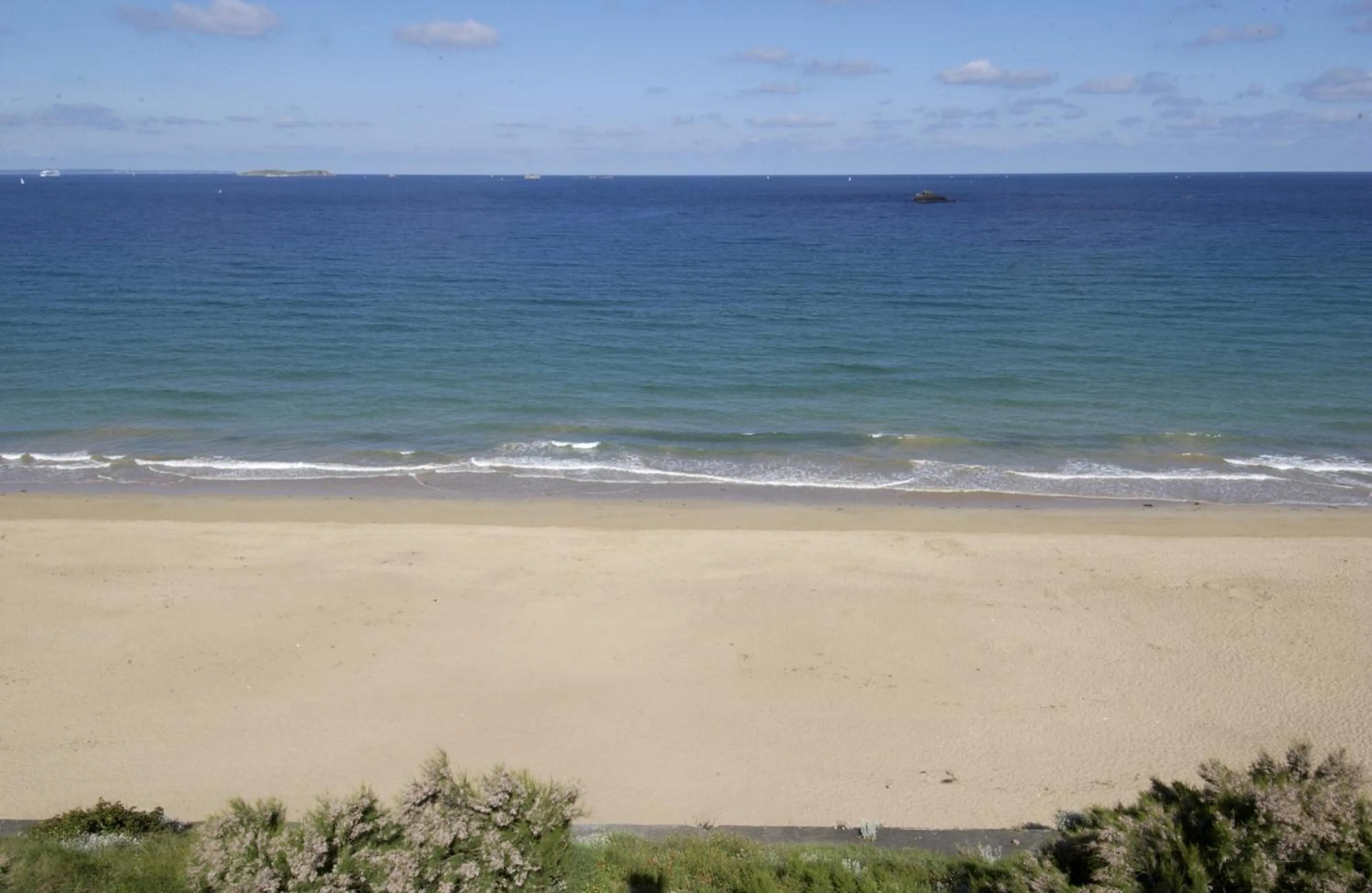 Beach in Residence Reine Marine