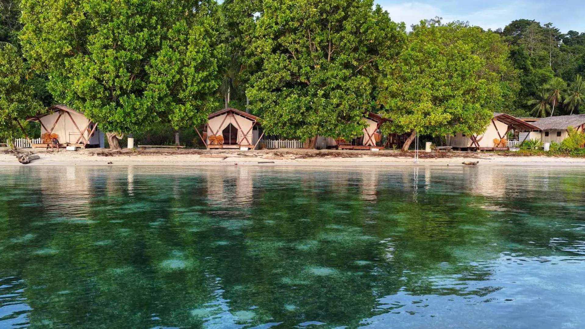 Reconnect - Private Island Resort & Dive Center Togean - Buka Buka Island