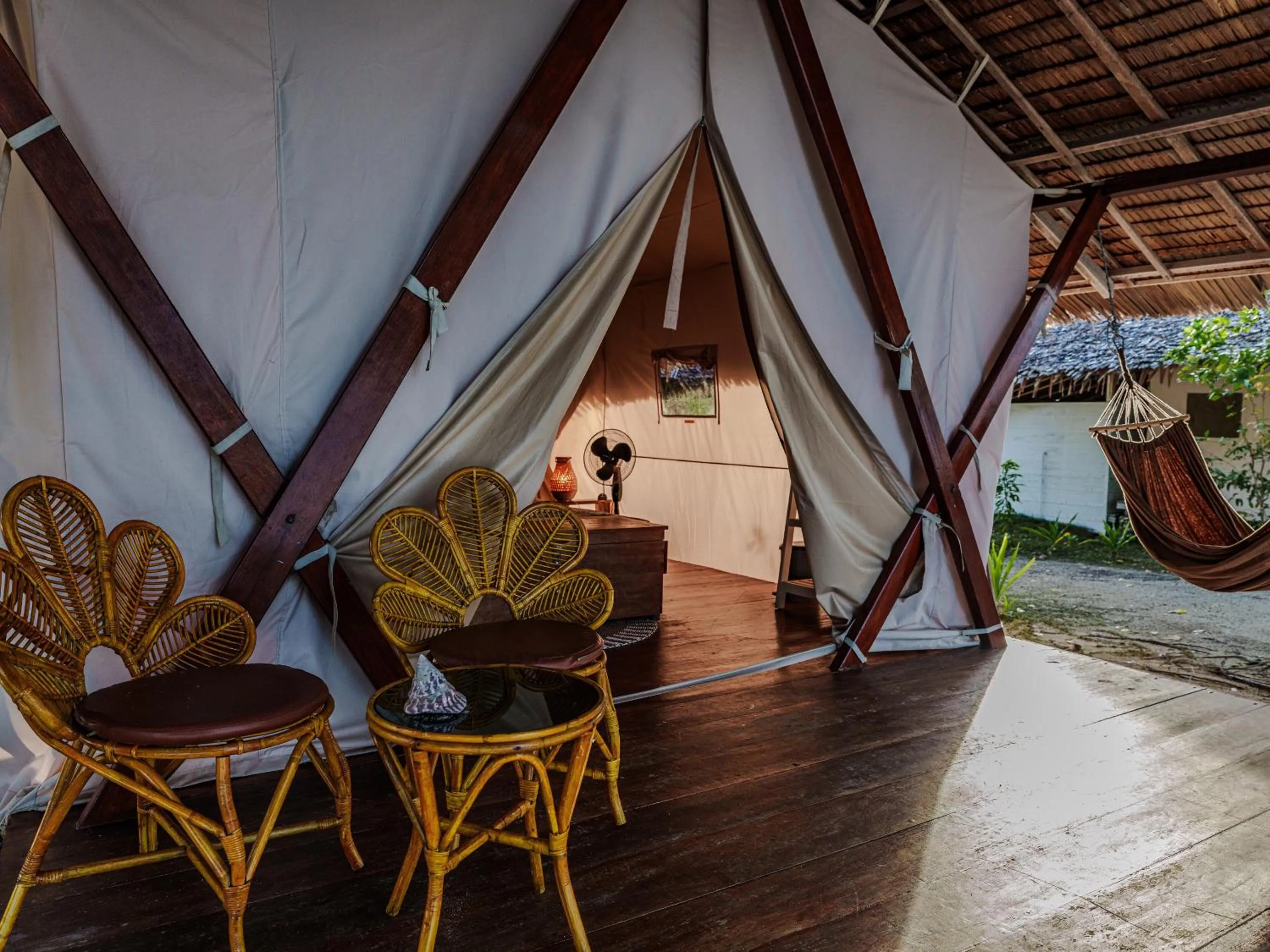 Reconnect - Private Island Resort & Dive Center Togean - Buka Buka Island