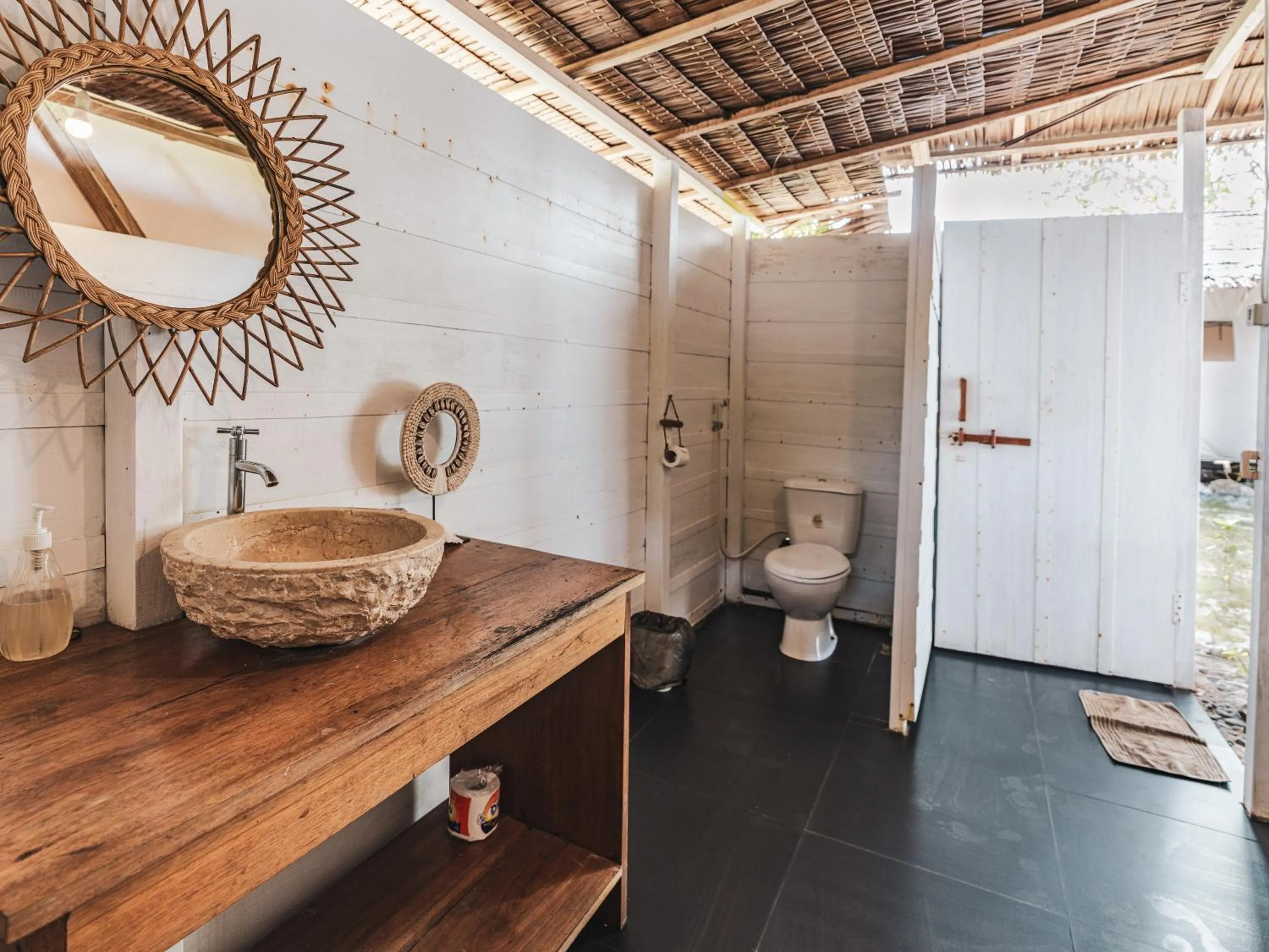 Reconnect - Private Island Resort & Dive Center Togean - Buka Buka Island