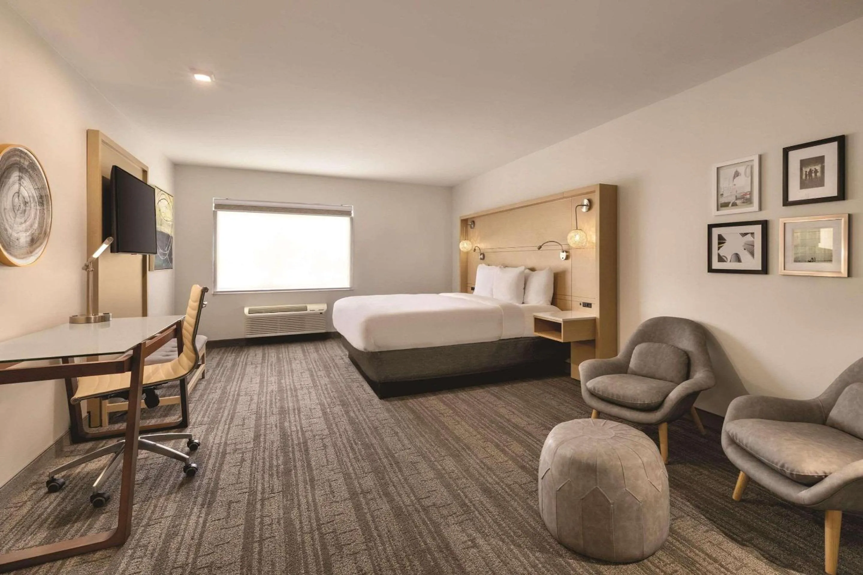 Bedroom, Bed in Radisson Hotel Atlanta Airport