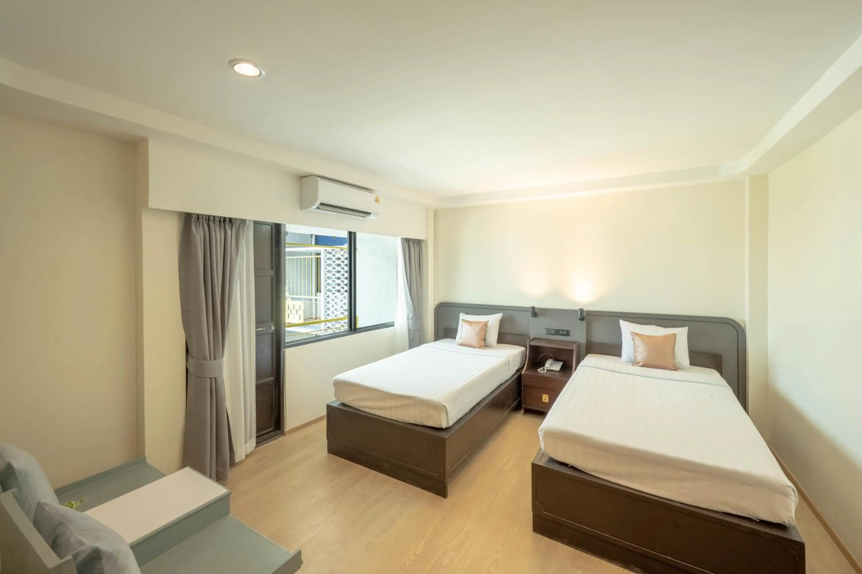 Bed in The Krungkasem Srikrung Hotel