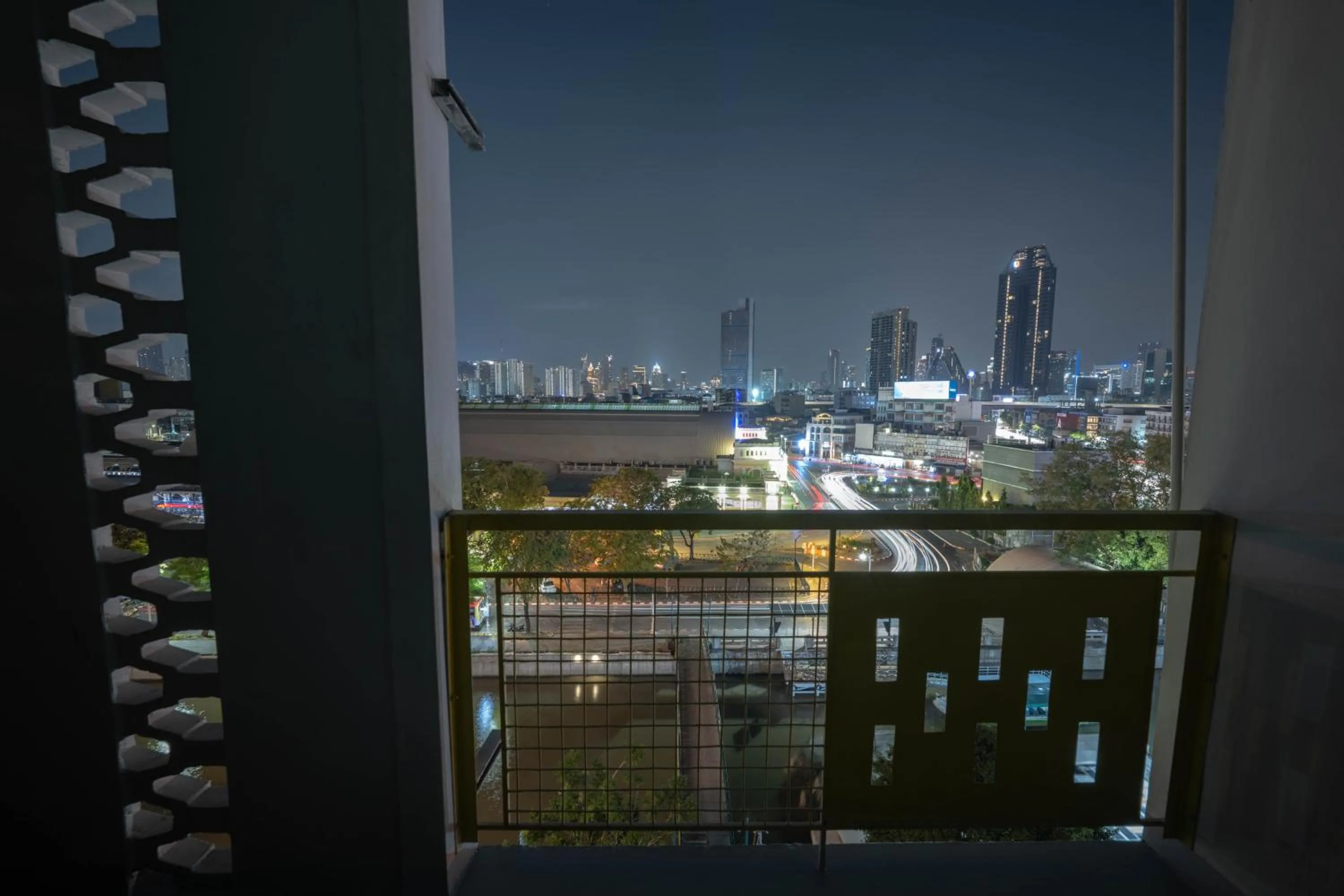 The Krungkasem Srikrung Hotel