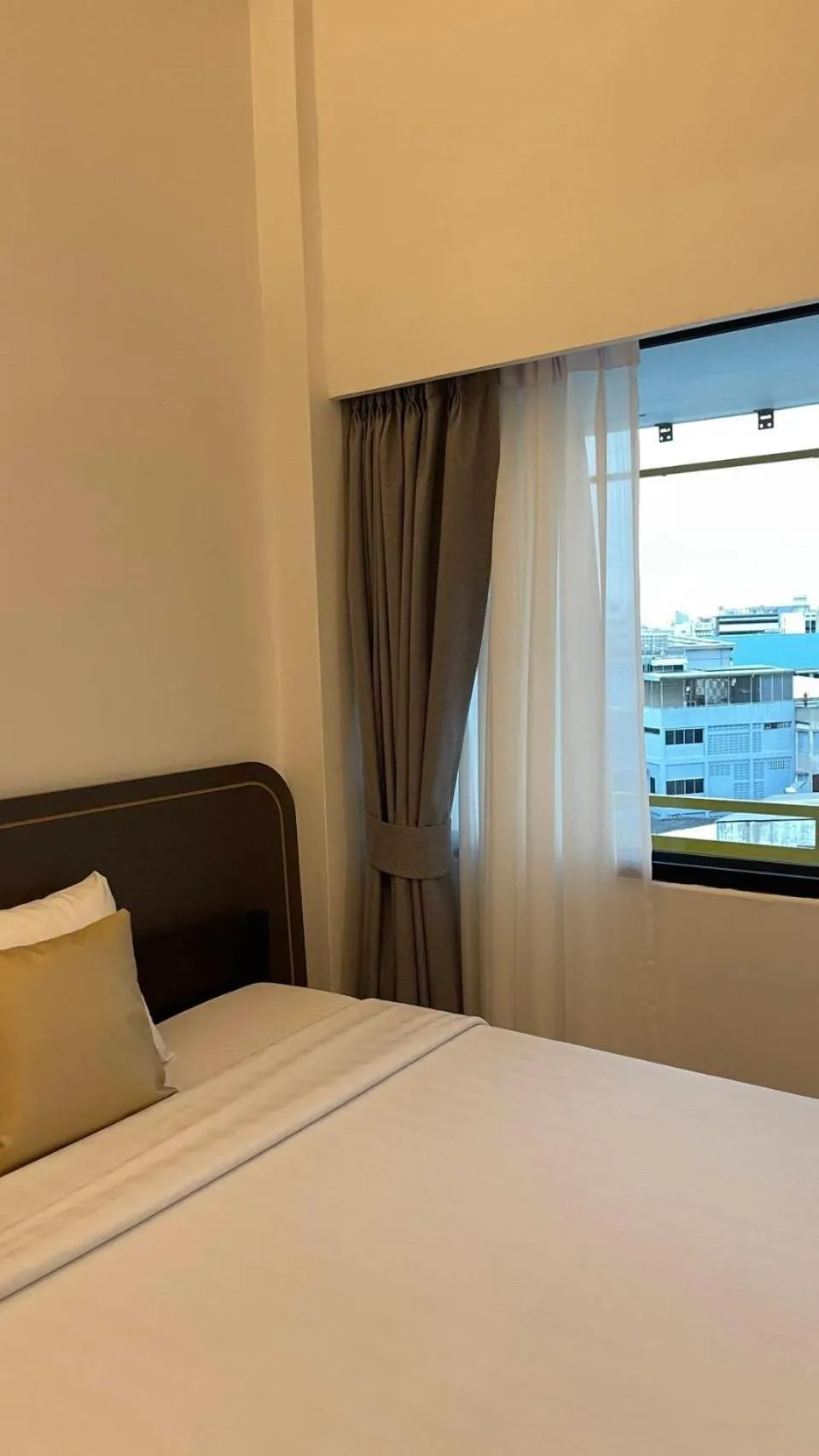 Bed in The Krungkasem Srikrung Hotel