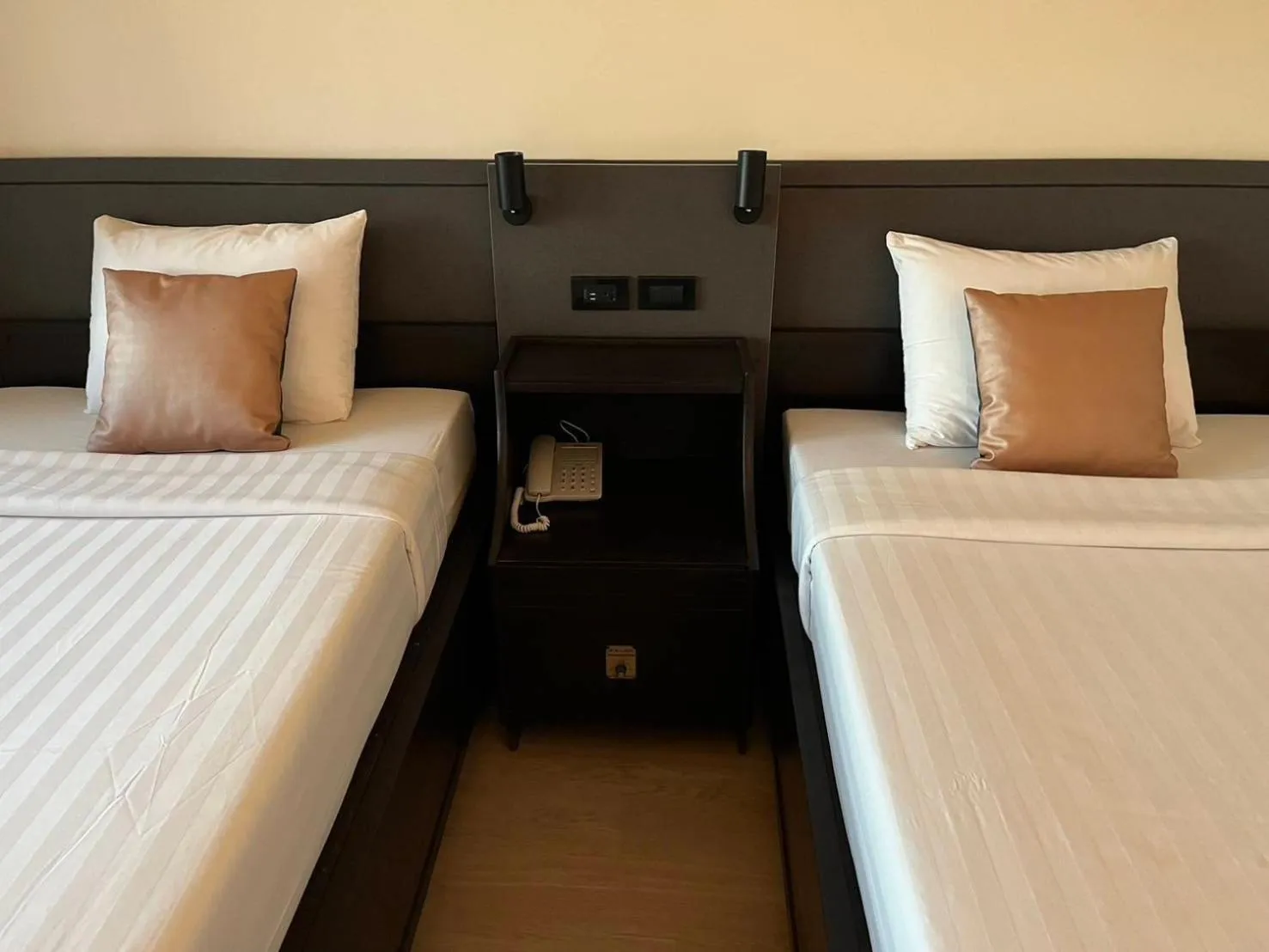 Bed in The Krungkasem Srikrung Hotel