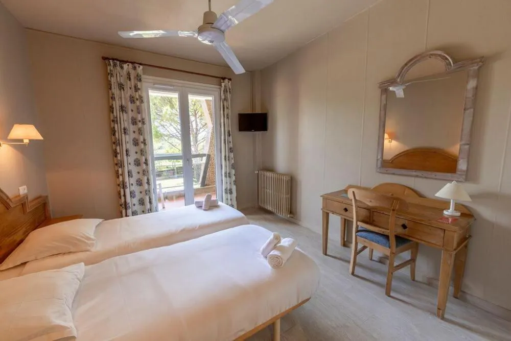 Bed in Vacances Bleues Hôtel Castel Luberon