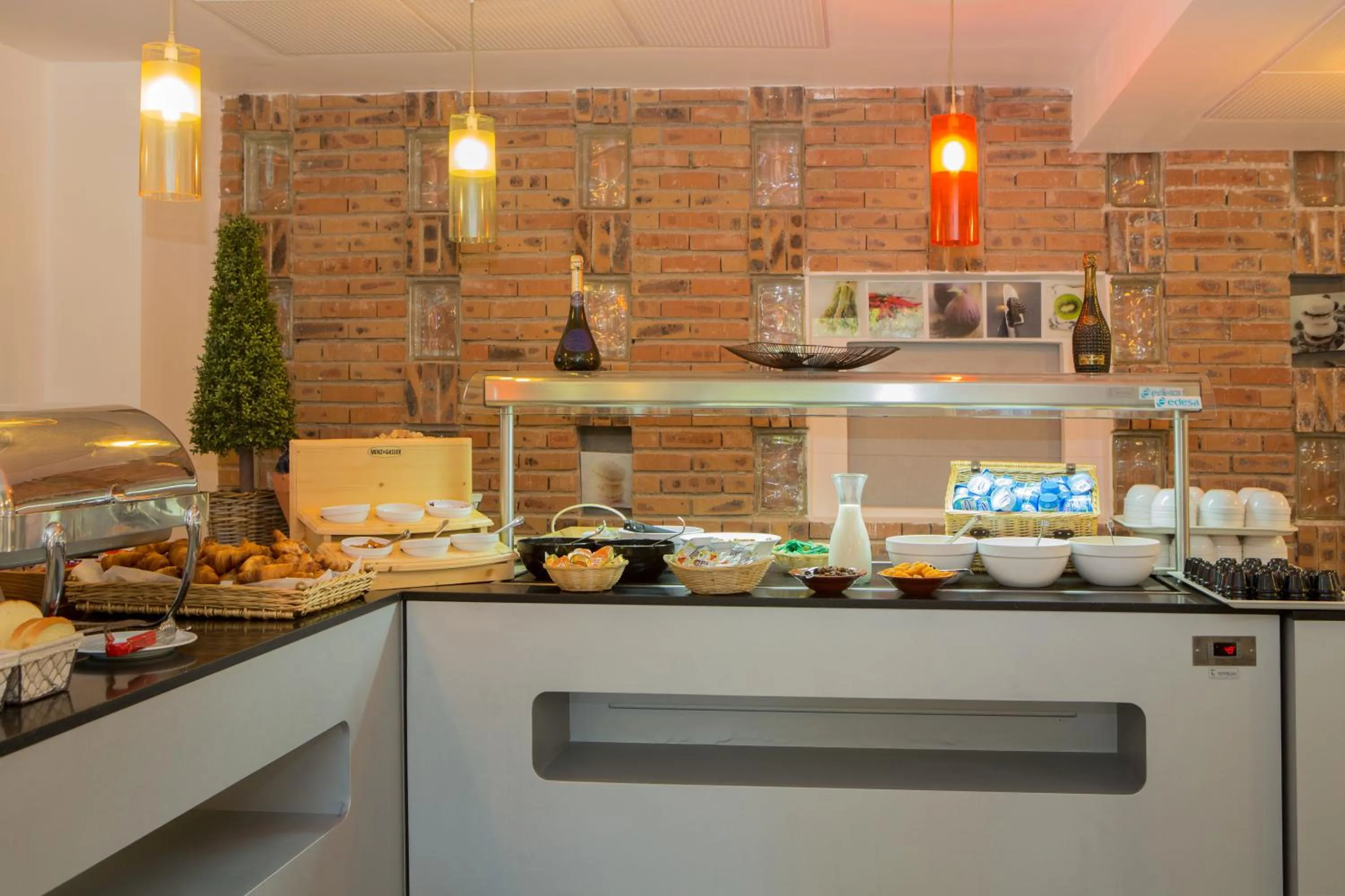 Breakfast in Vacances Bleues Hôtel Castel Luberon