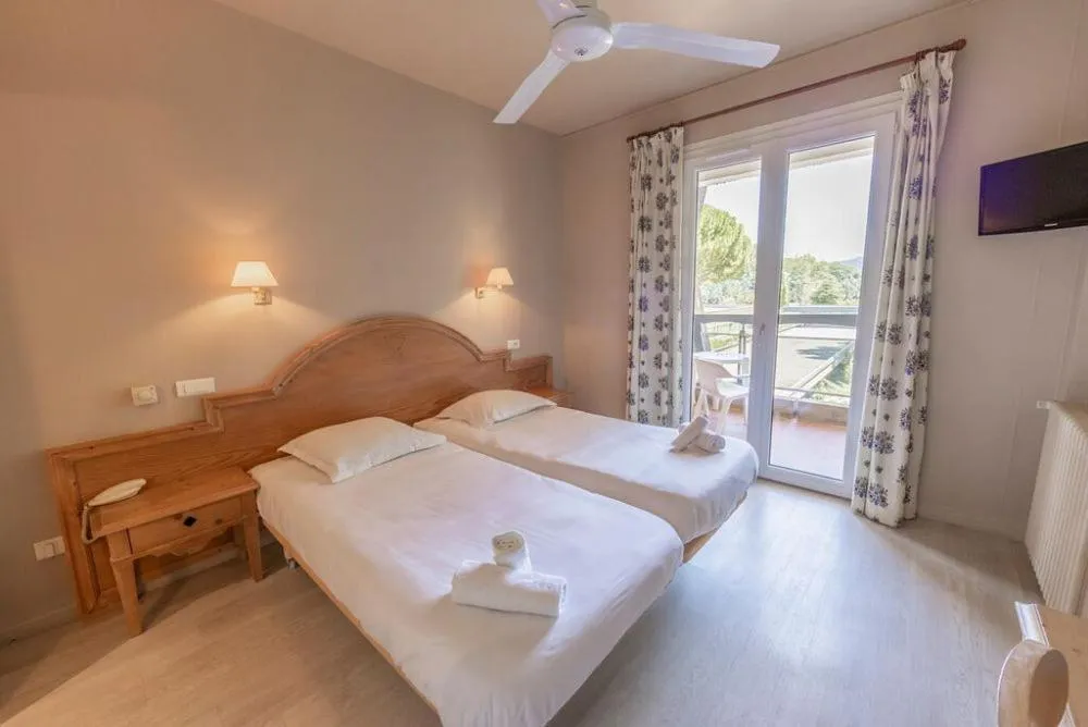 Bed in Vacances Bleues Hôtel Castel Luberon