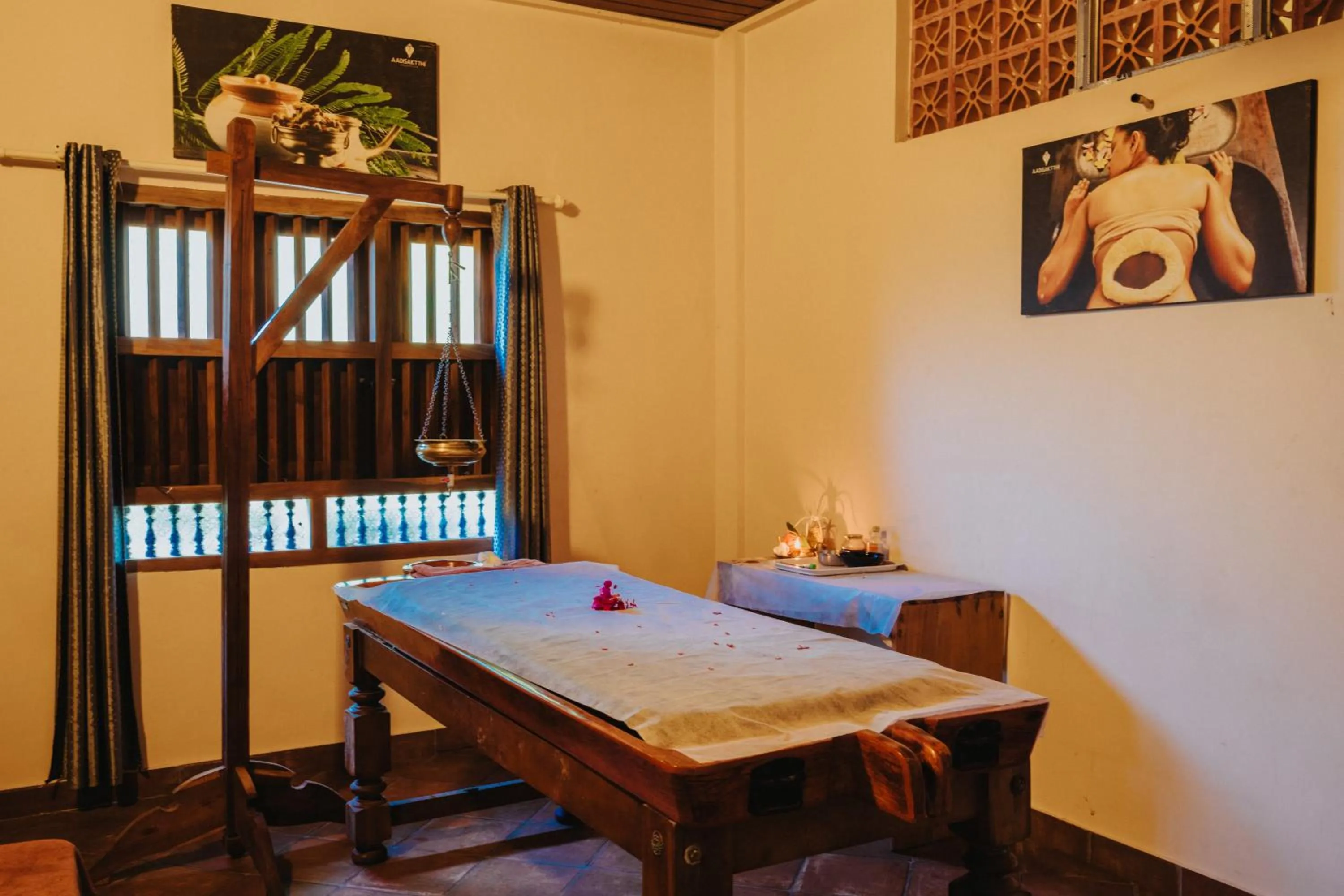 Massage in Aadisaktthi Leisure Resort, Kovalam