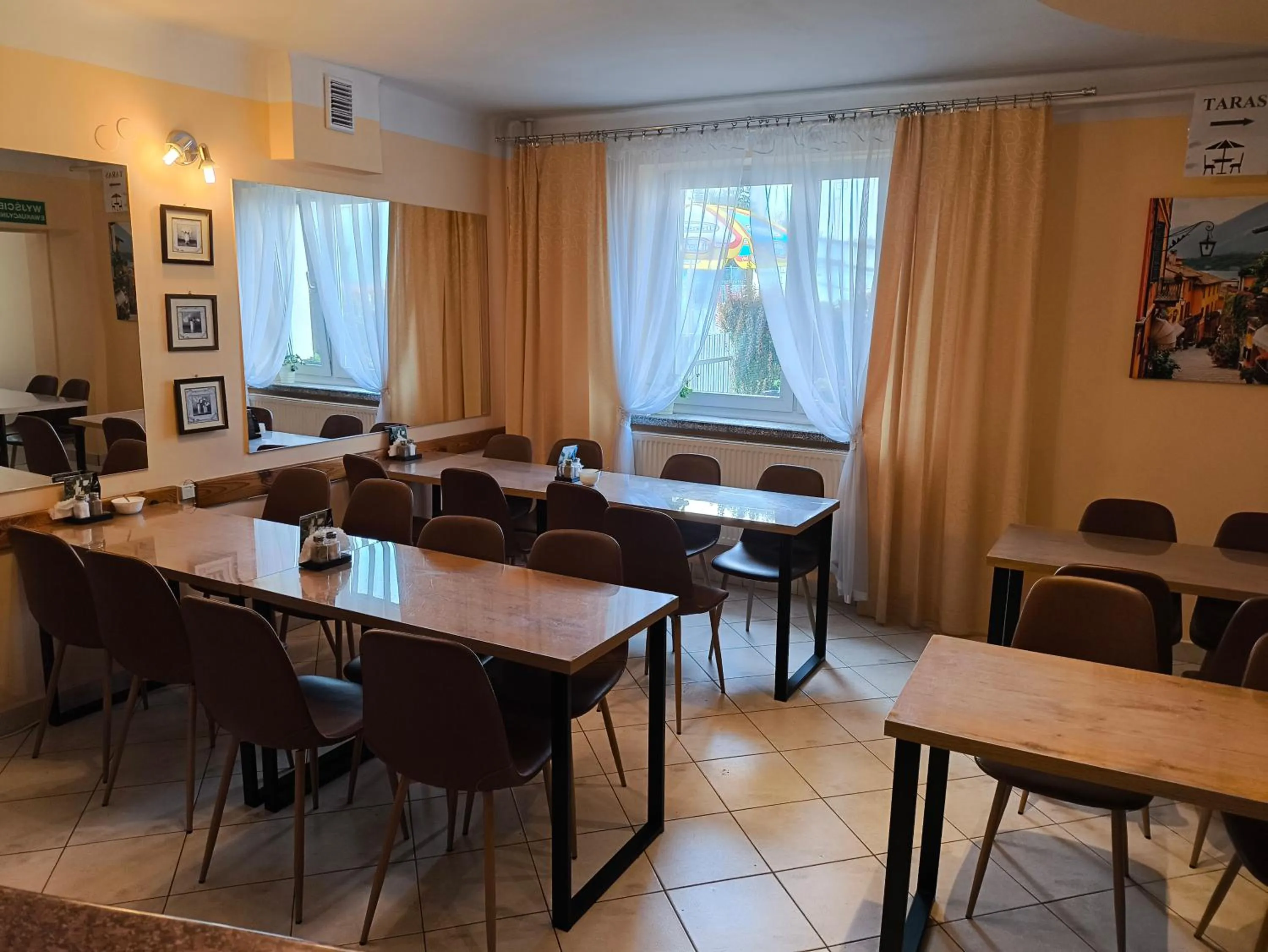 Restaurant/places to eat in Hotel Eden 24h