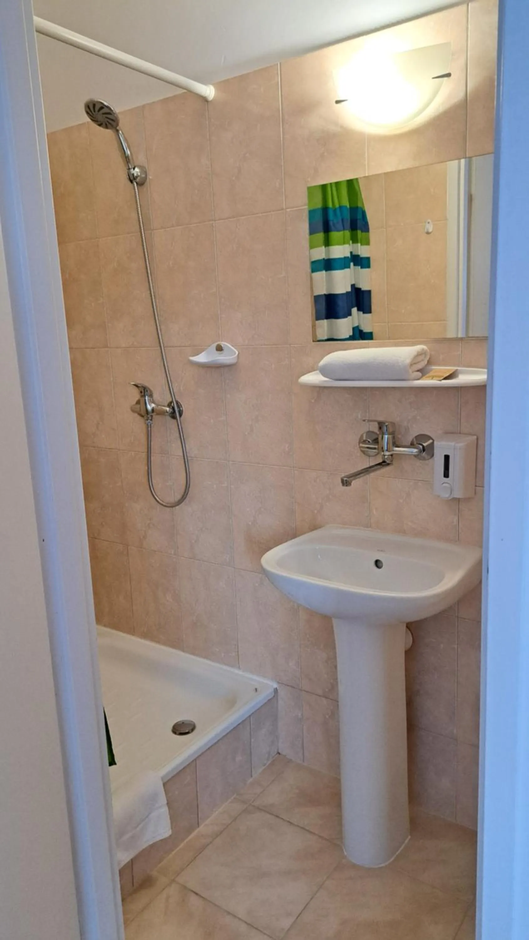 Bathroom in Hotel Eden 24h