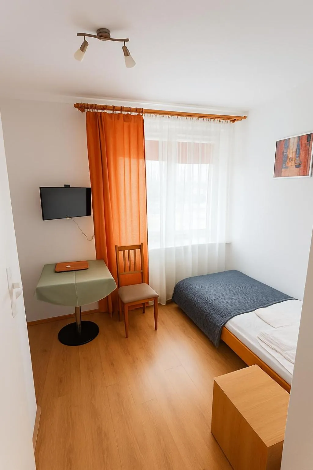 Photo of the whole room, Bed in Hotel Eden 24h