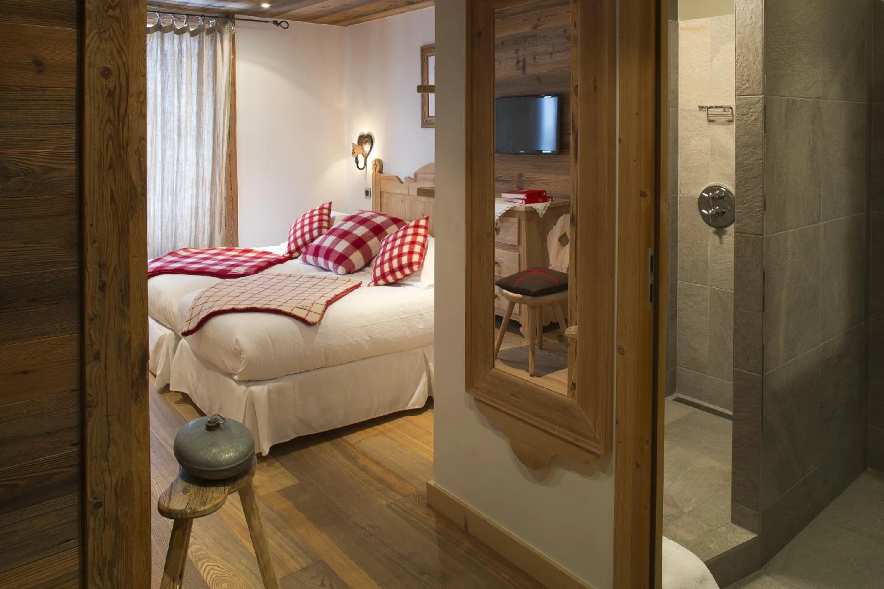 Photo of the whole room, Bed in Chalet-Hôtel Hermitage