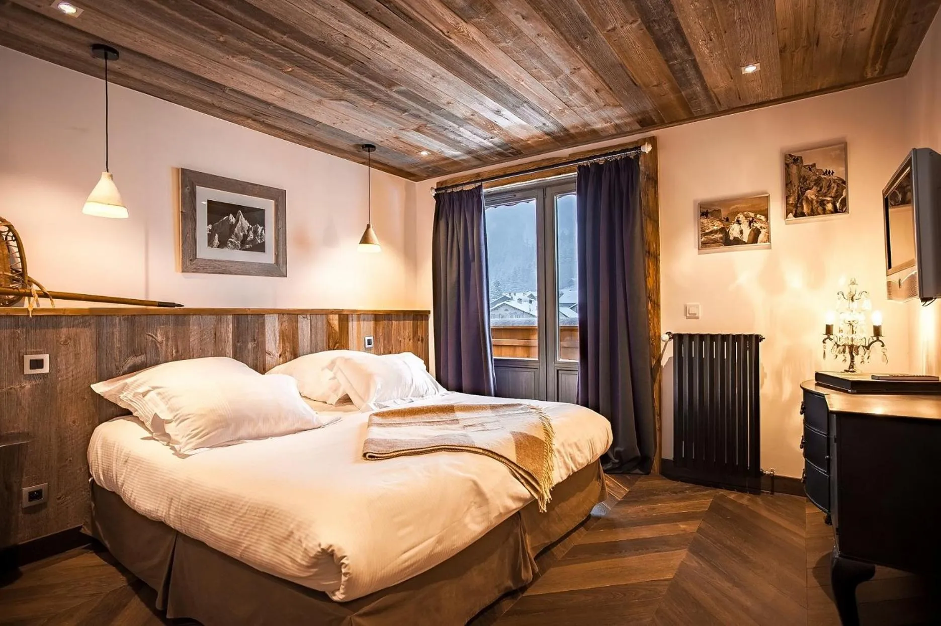 Bed in Chalet-Hôtel Hermitage