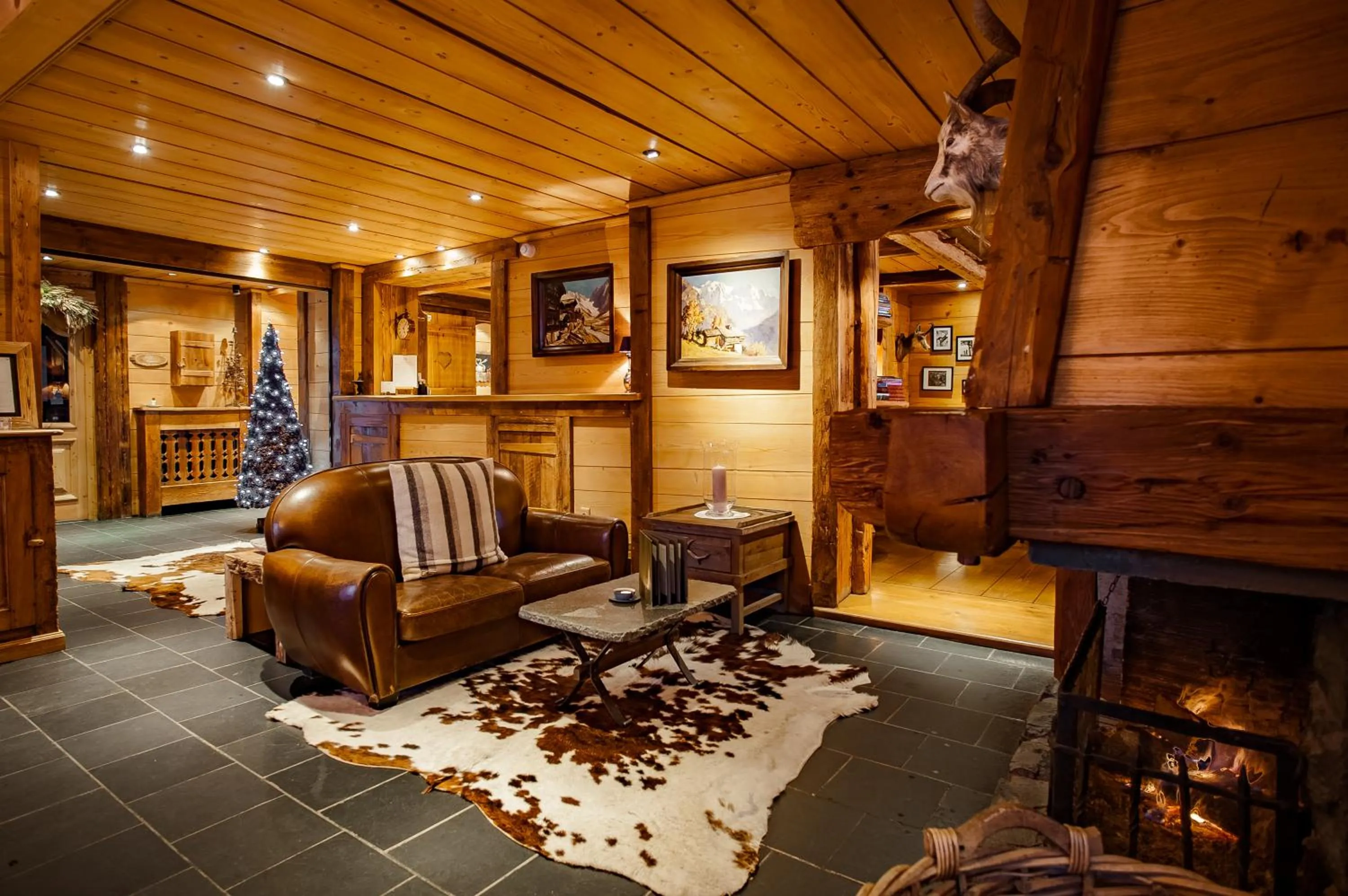 Lounge or bar in Chalet-Hôtel Hermitage