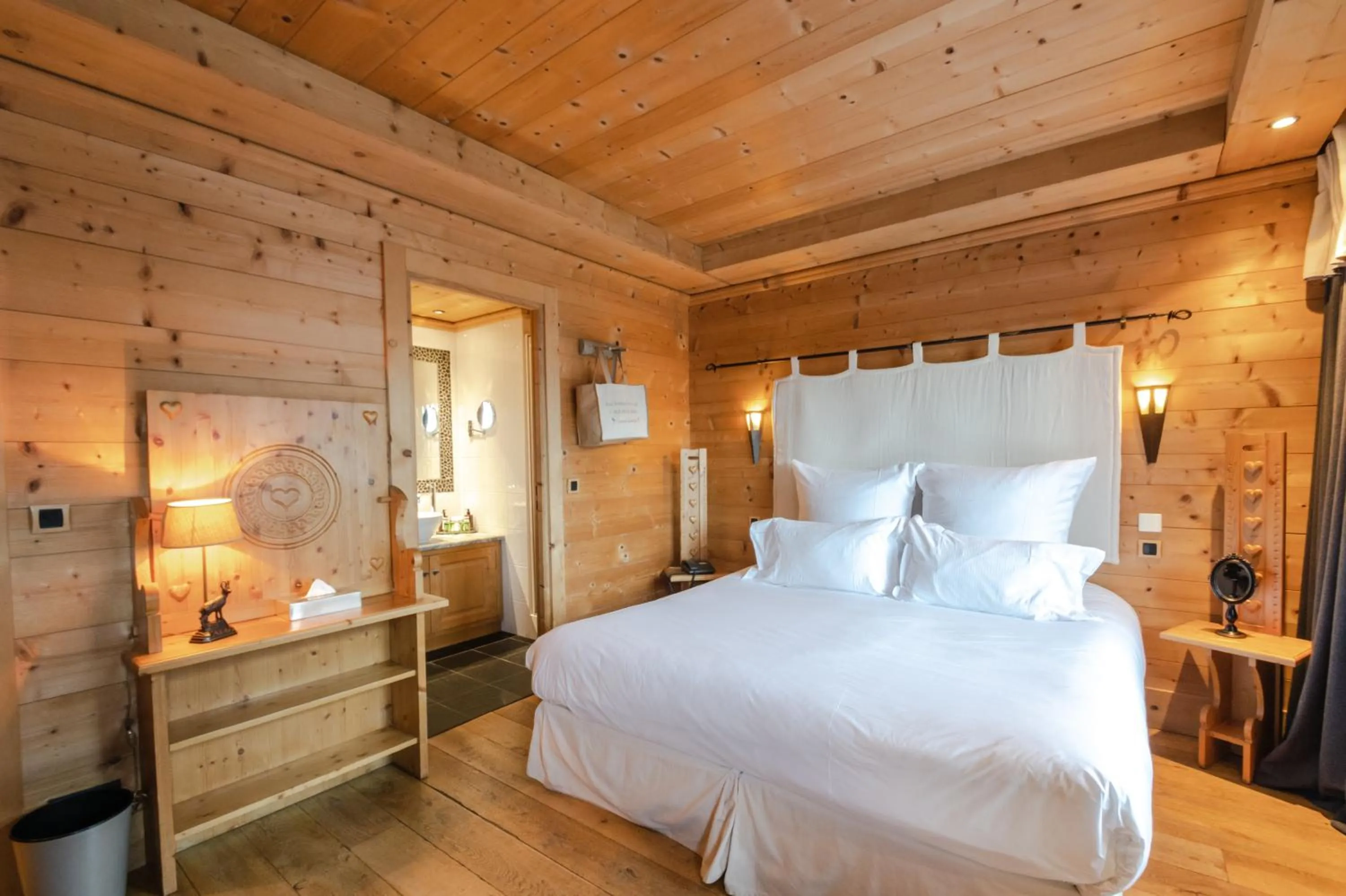 Bed in Chalet-Hôtel Hermitage