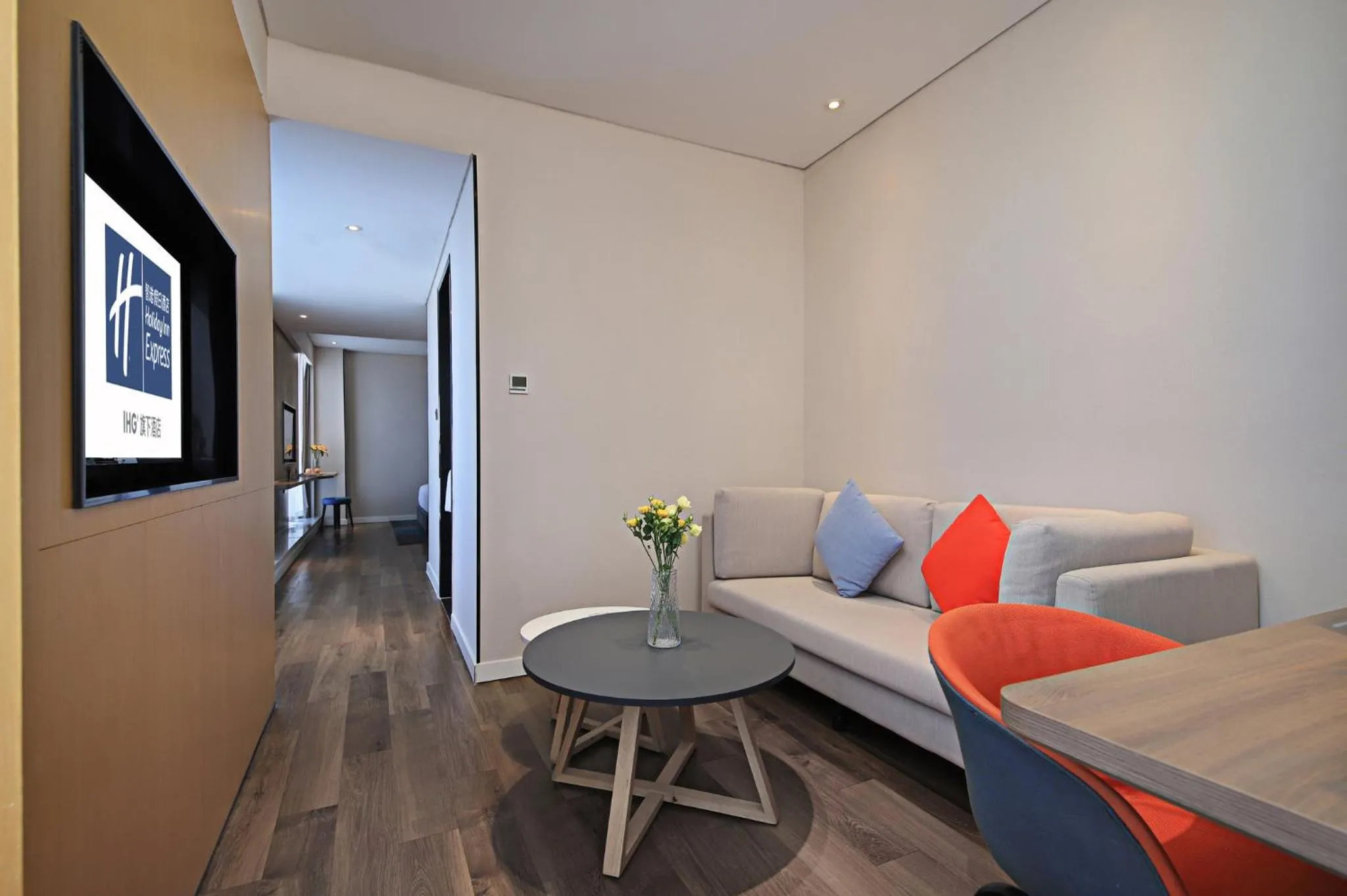 Photo of the whole room, Seating Area in Holiday Inn Express Linyi West, an IHG Hotel