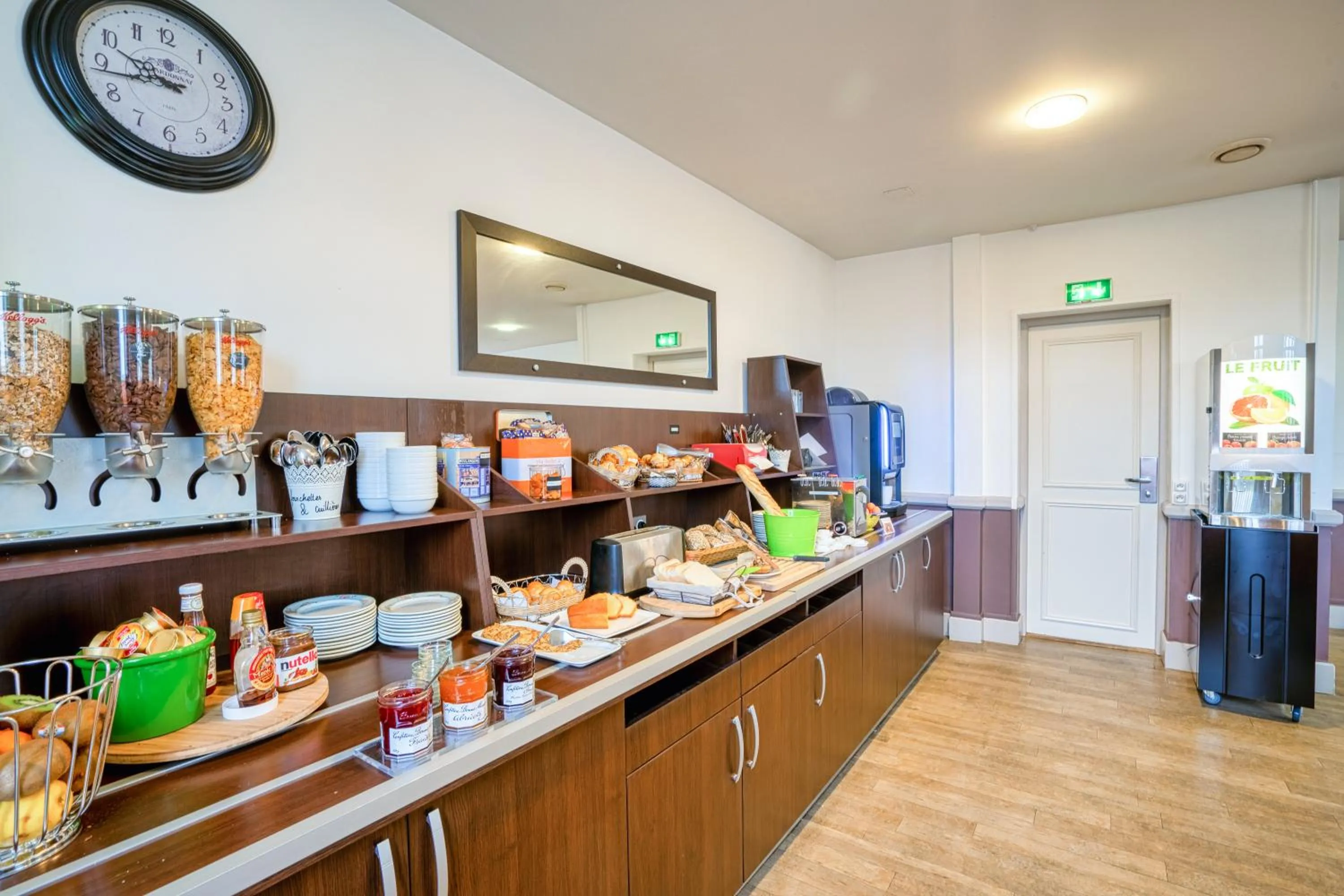 Buffet breakfast in Campanile Orléans Centre Gare