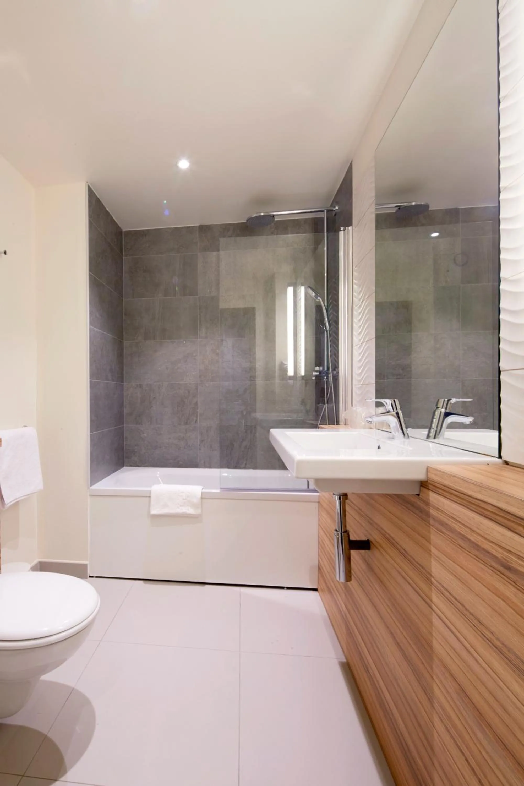 Bathroom in Campanile Orléans Centre Gare