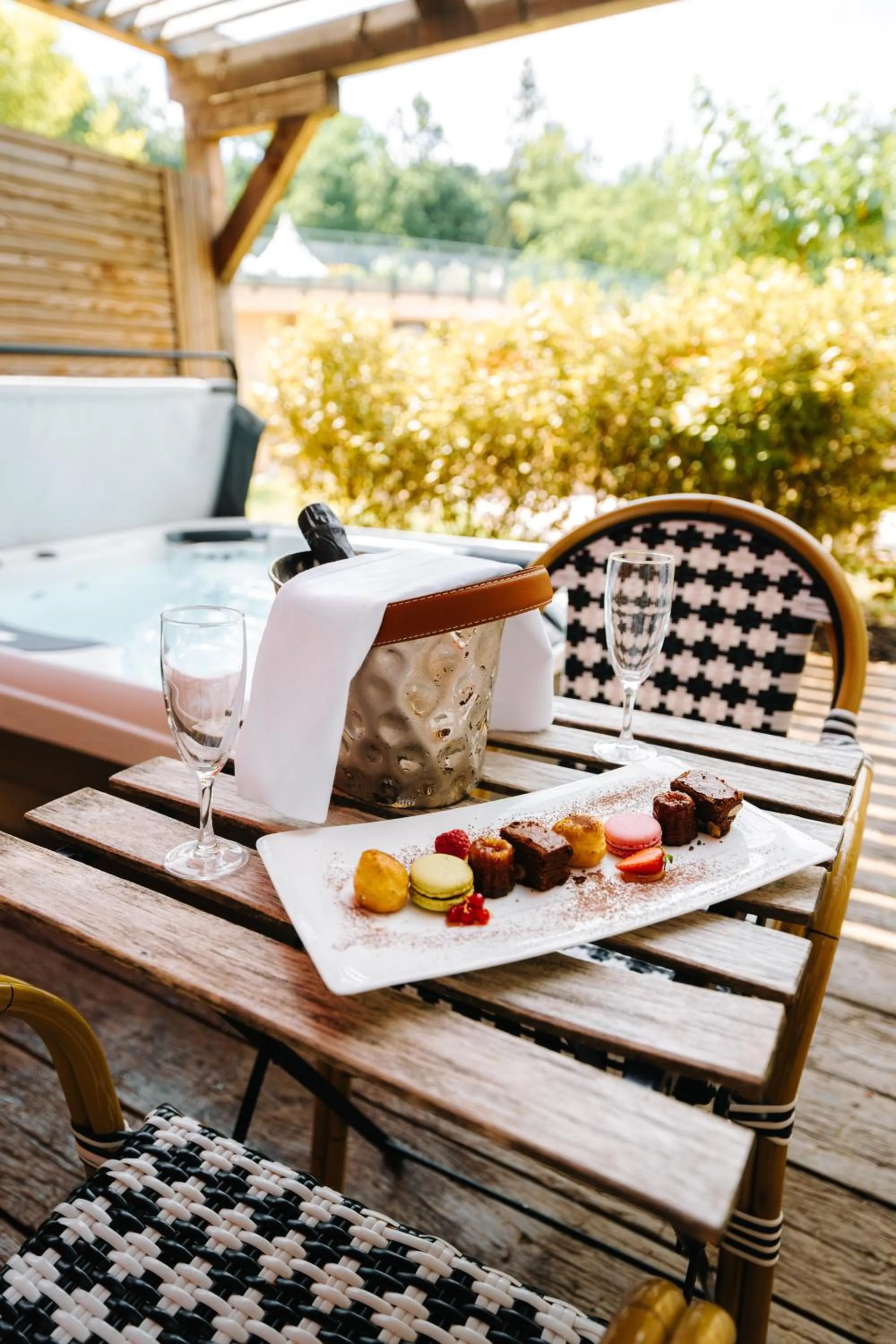 Hot Tub in Les Violettes Hotel & Spa