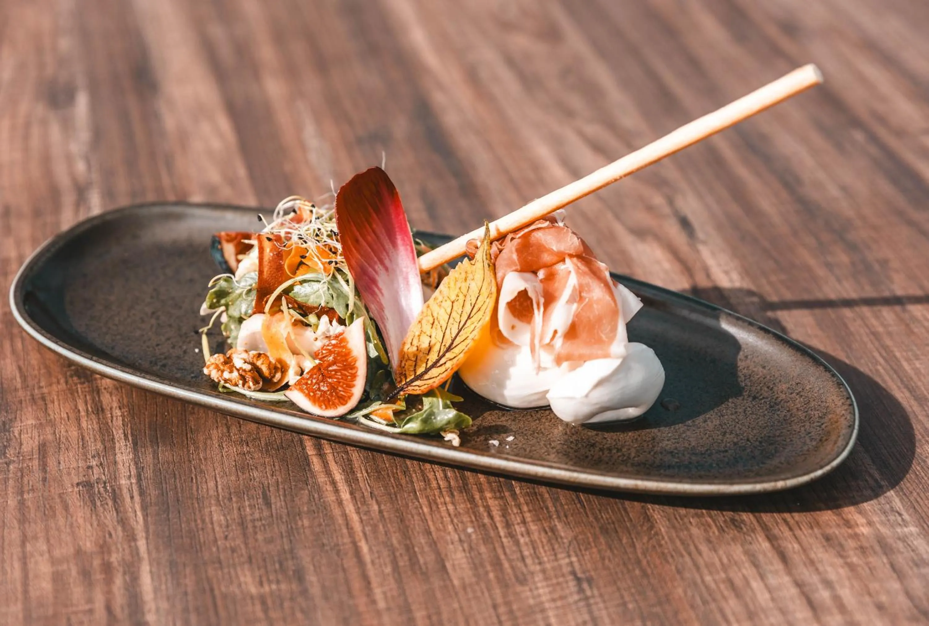 Restaurant/places to eat in Les Violettes Hotel & Spa