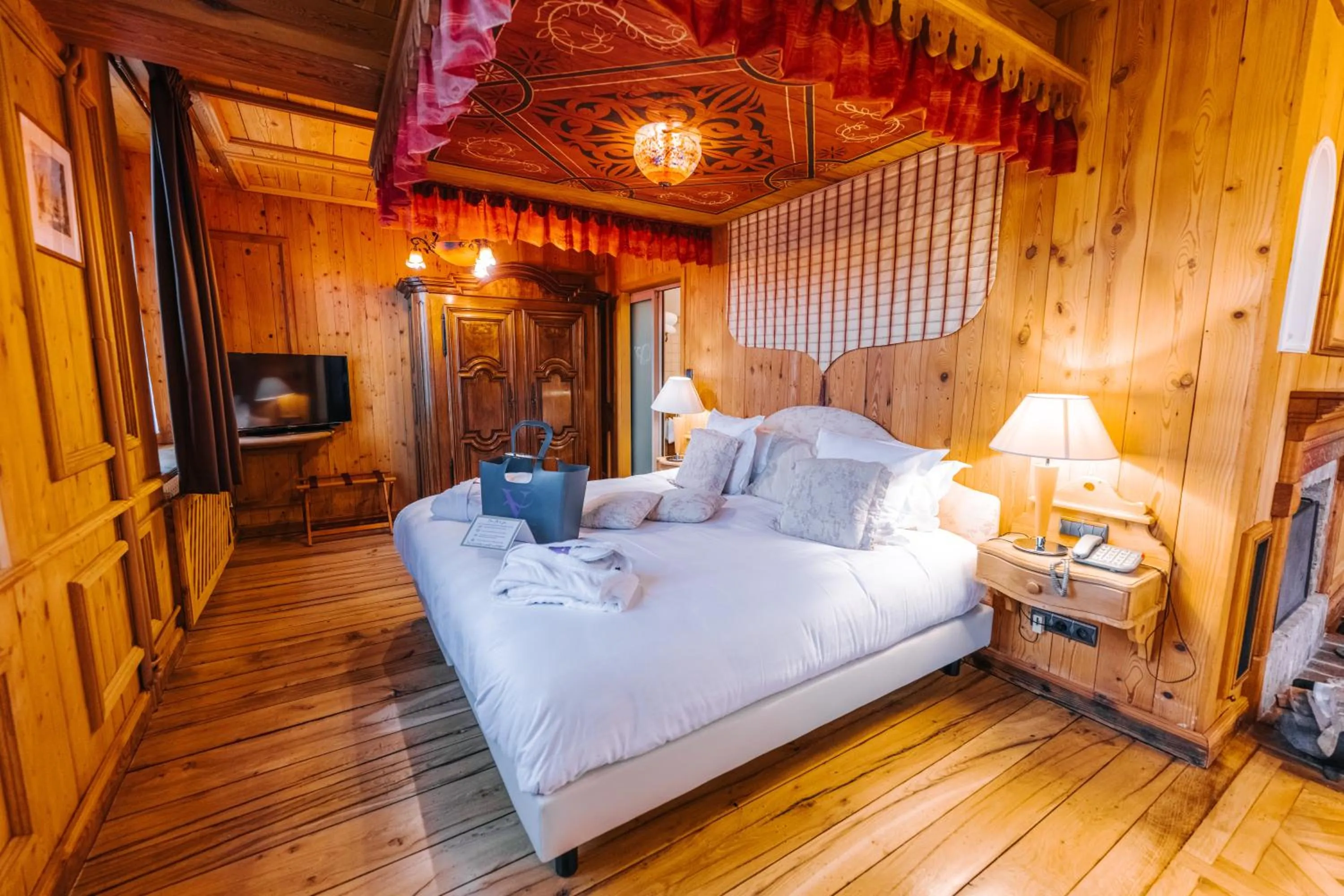 Bed in Les Violettes Hotel & Spa