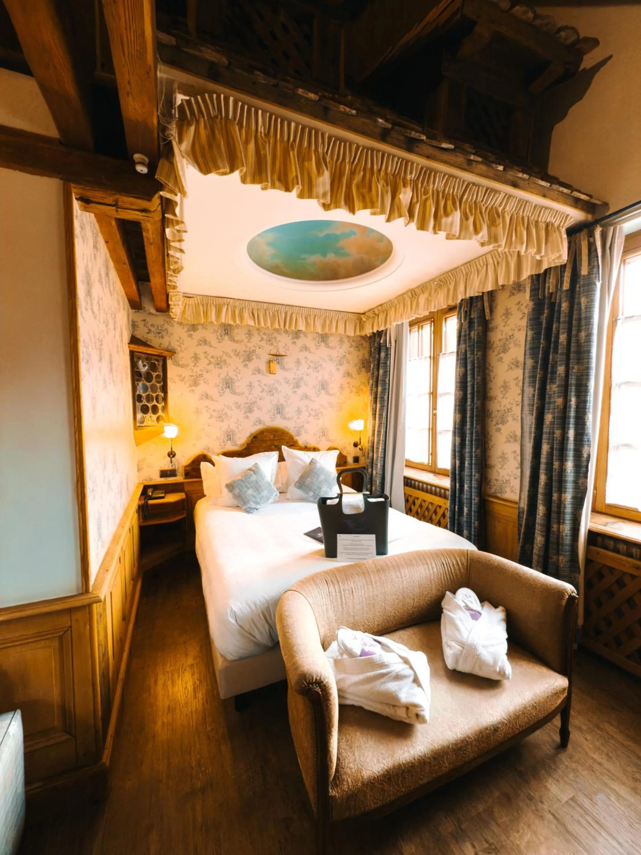 Bed in Les Violettes Hotel & Spa