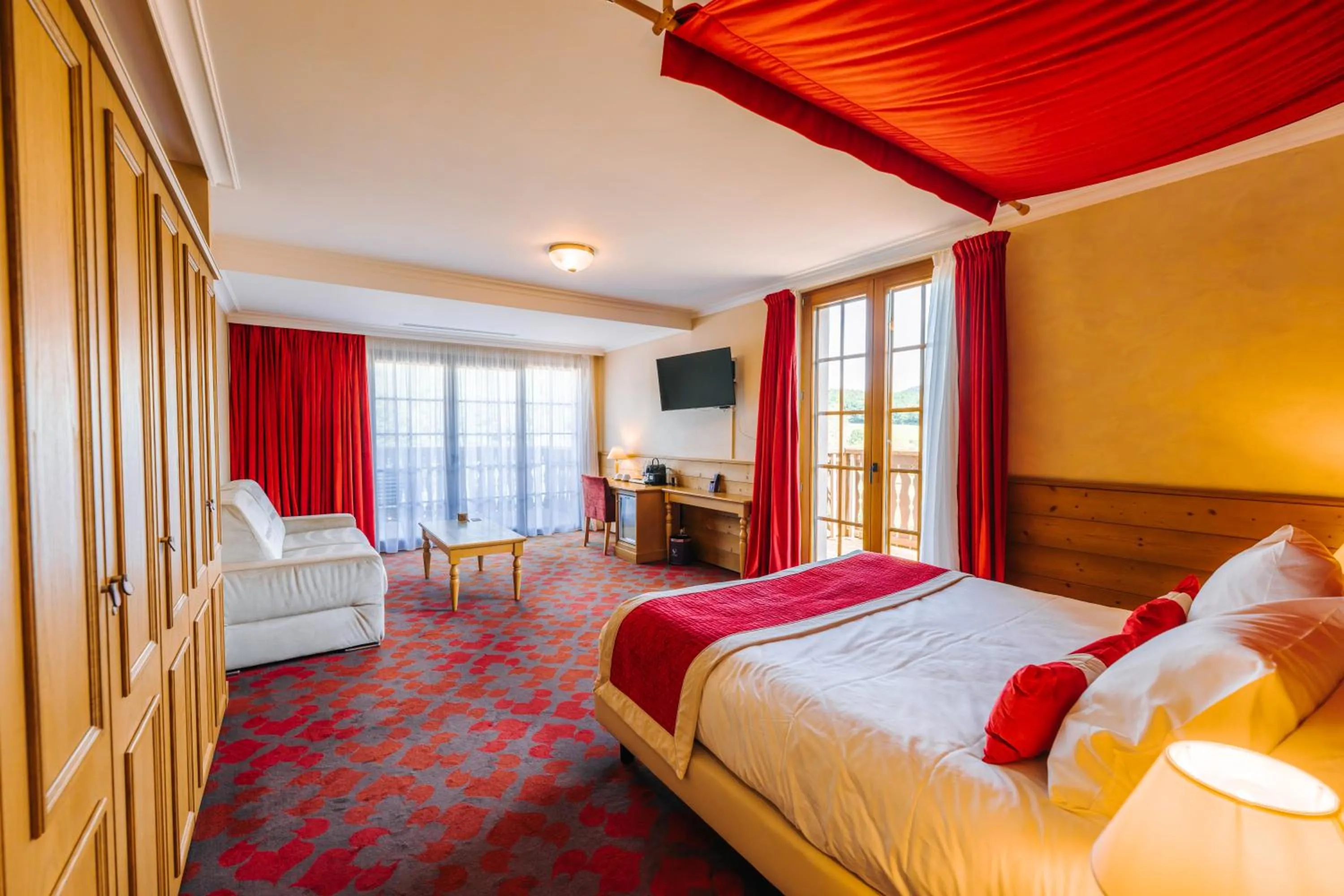 Bed in Les Violettes Hotel & Spa